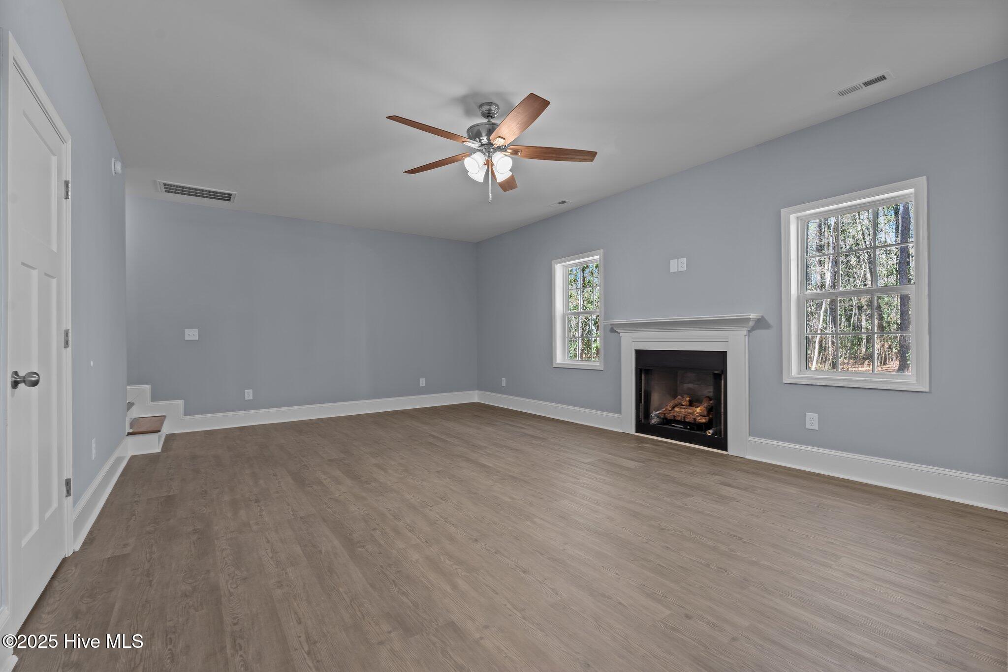 1051 Greenbriar Drive Property Photo 9