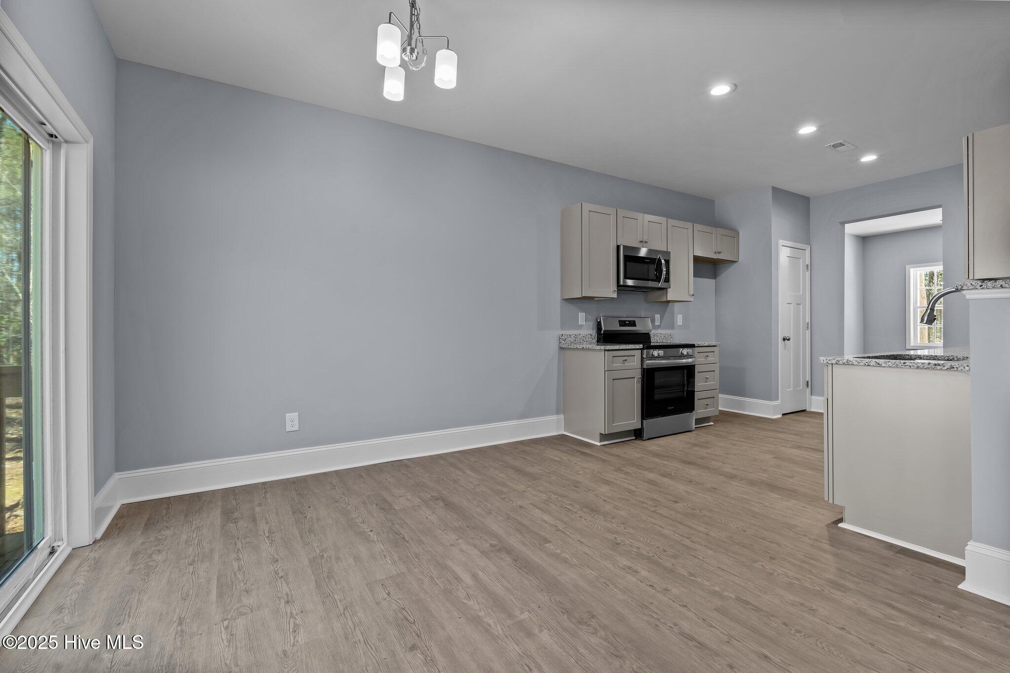 1051 Greenbriar Drive Property Photo 15
