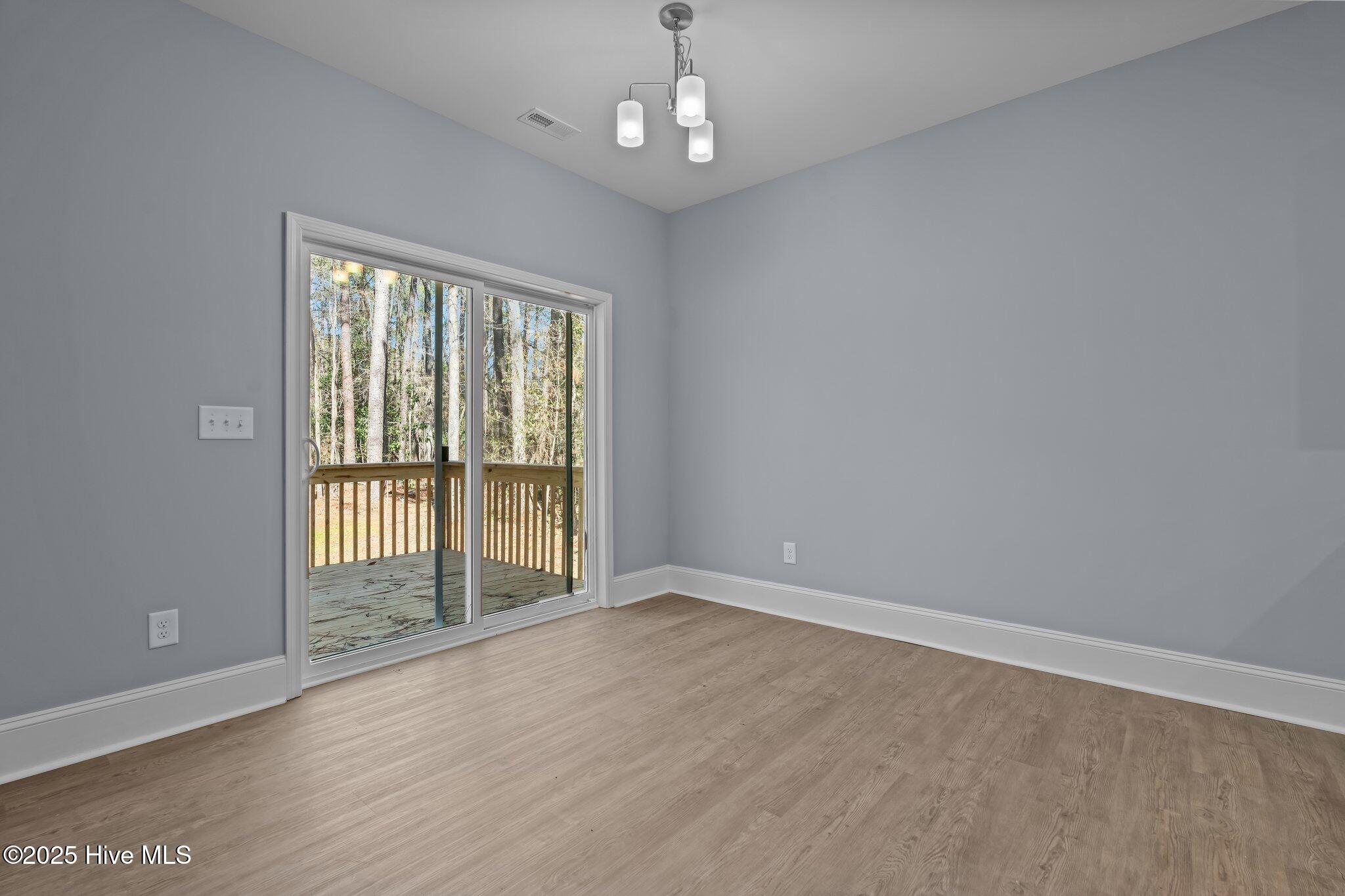 1051 Greenbriar Drive Property Photo 16