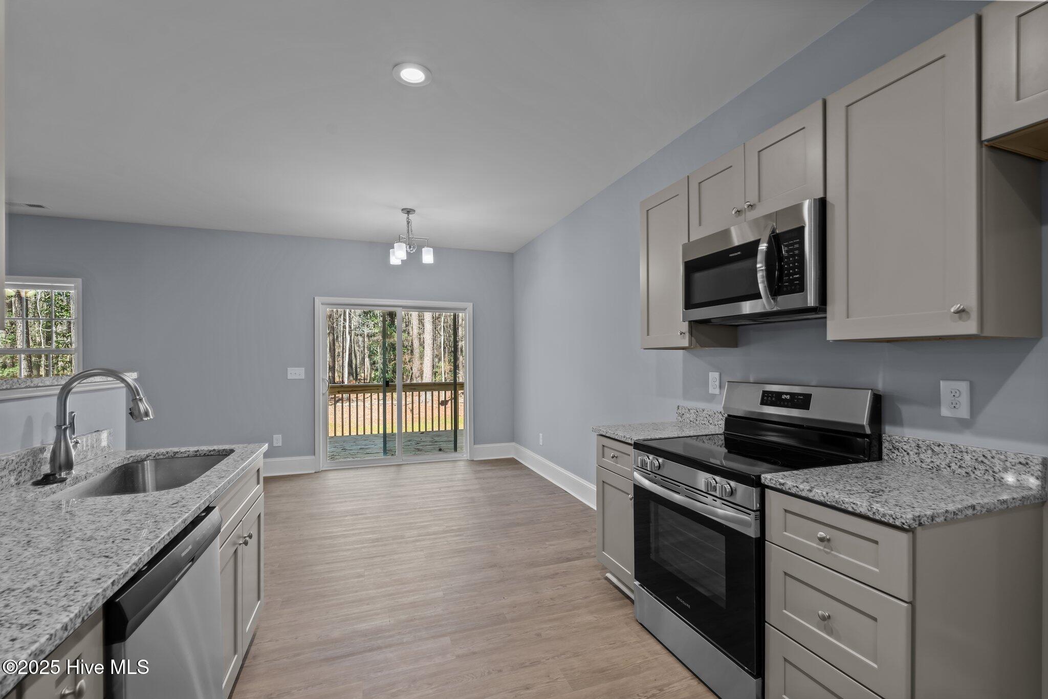 1051 Greenbriar Drive Property Photo 19