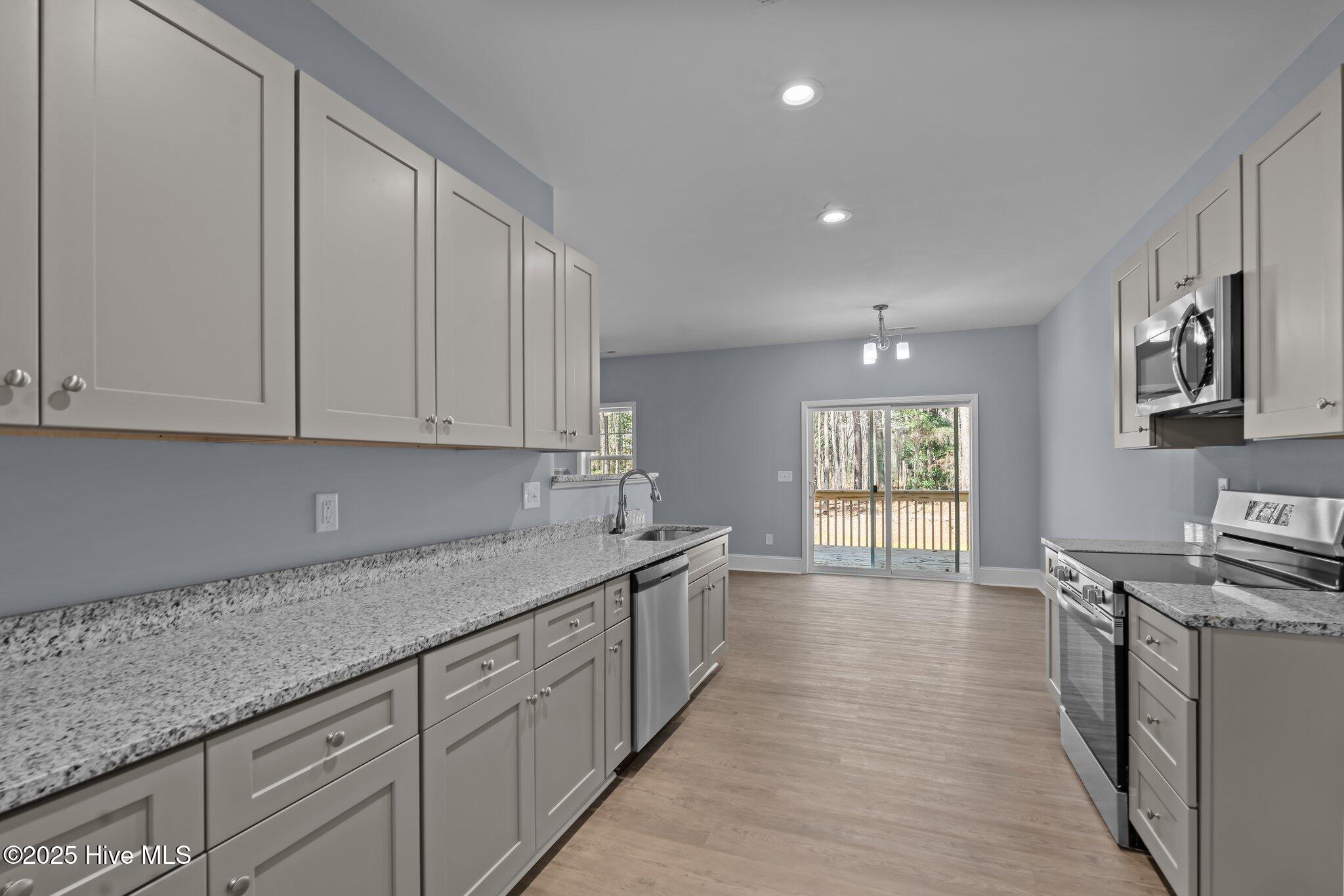 1051 Greenbriar Drive Property Photo 20