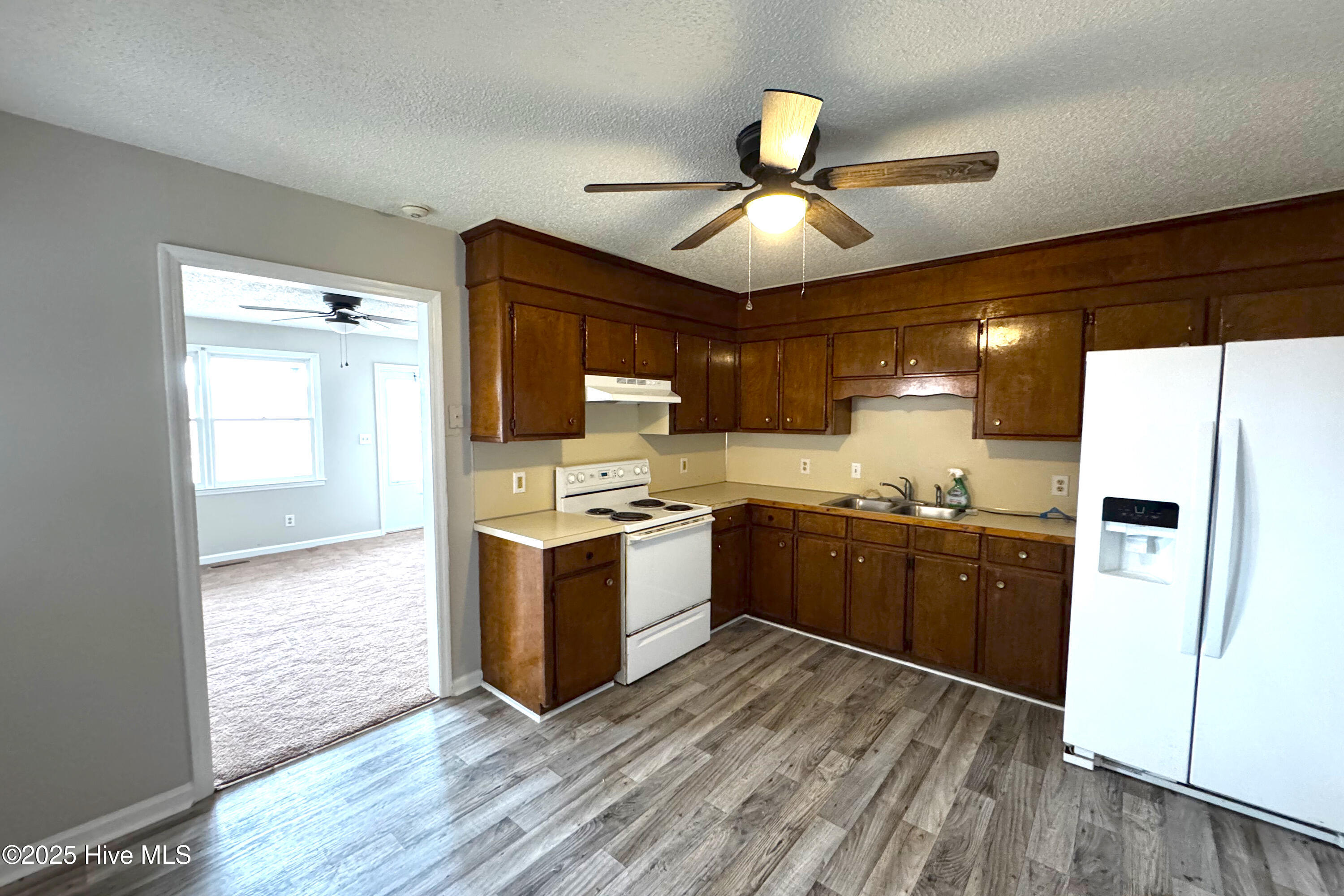 206 Willow Drive Property Photo 3