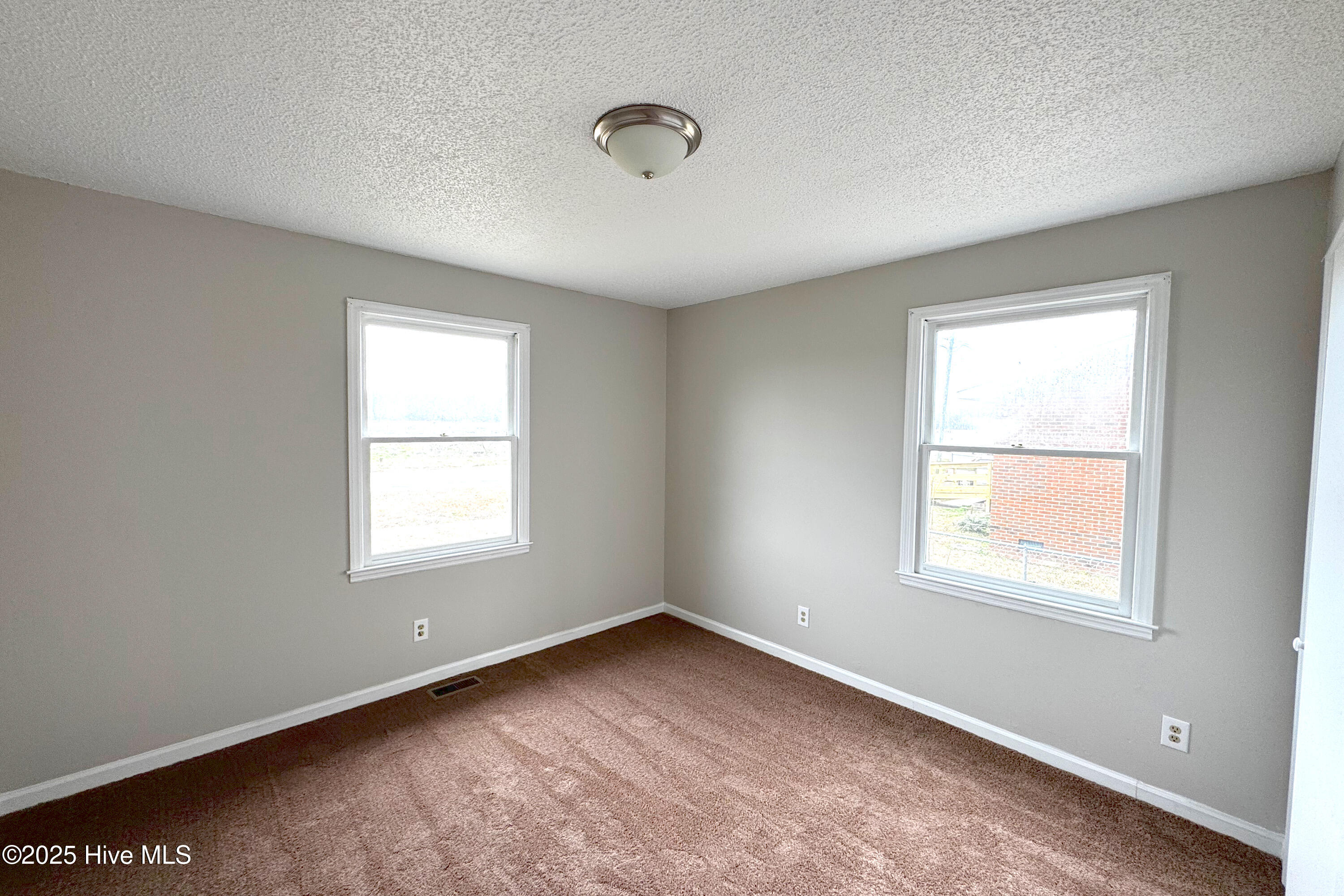 206 Willow Drive Property Photo 6