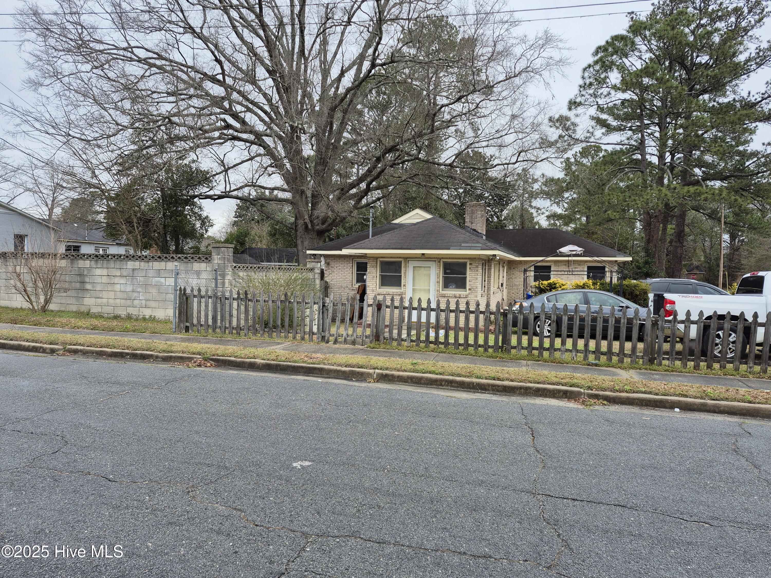100 Miller Street Property Photo 3