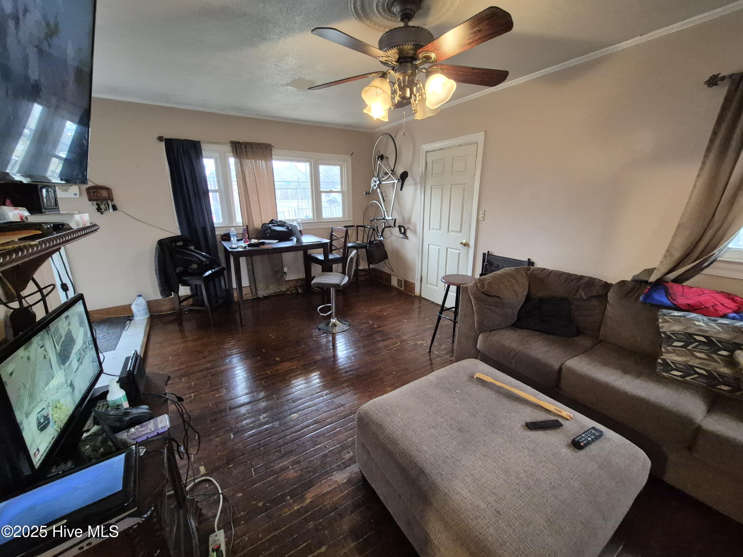 100 Miller Street Property Photo 8