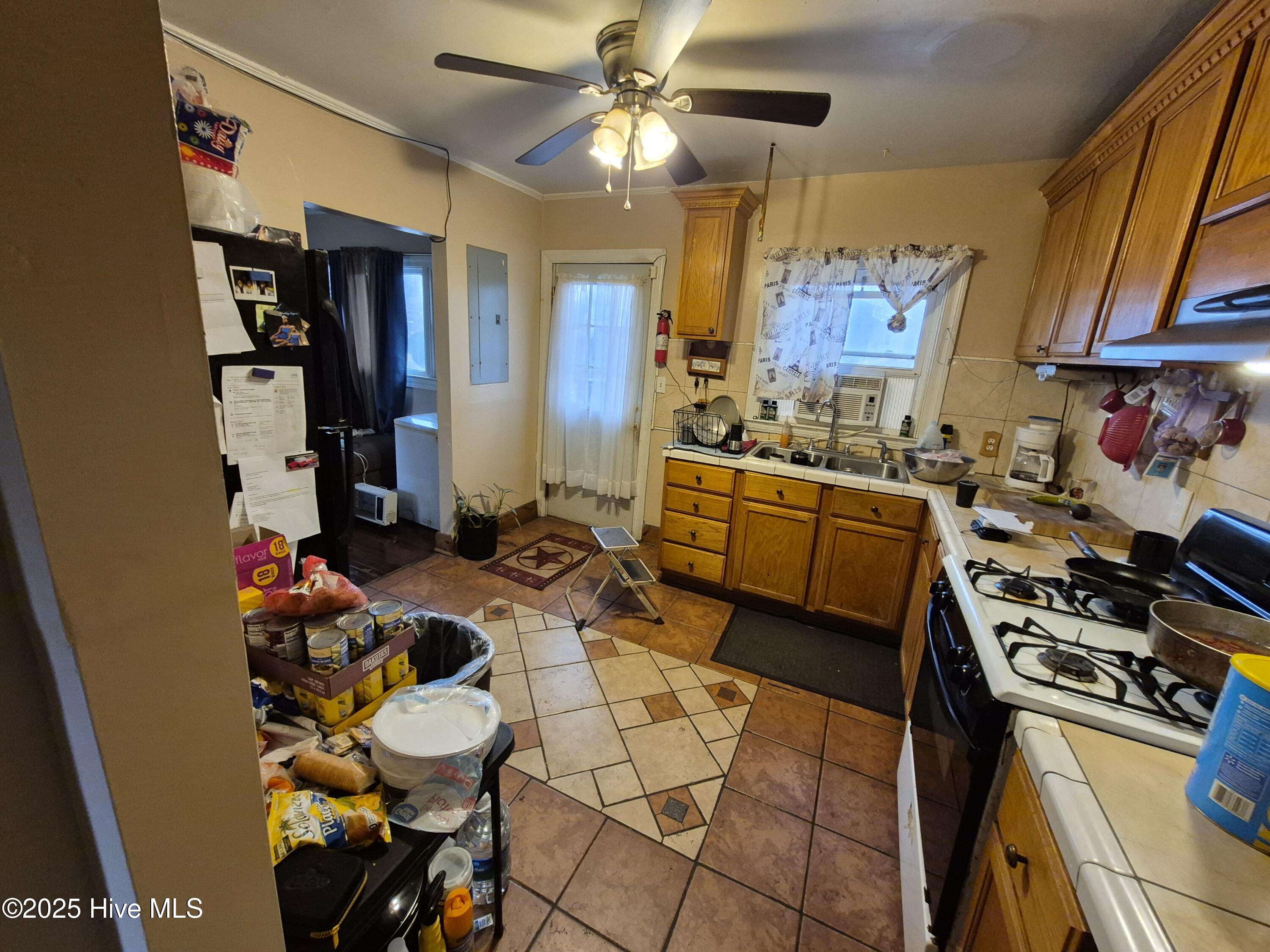 100 Miller Street Property Photo 11