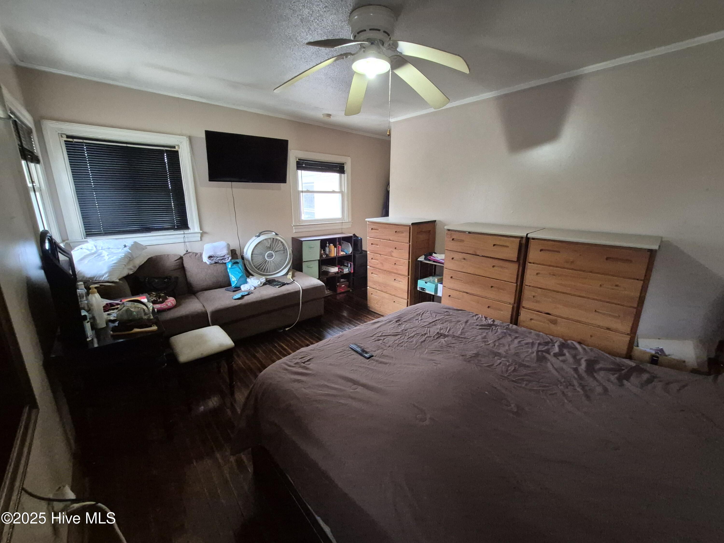 100 Miller Street Property Photo 17
