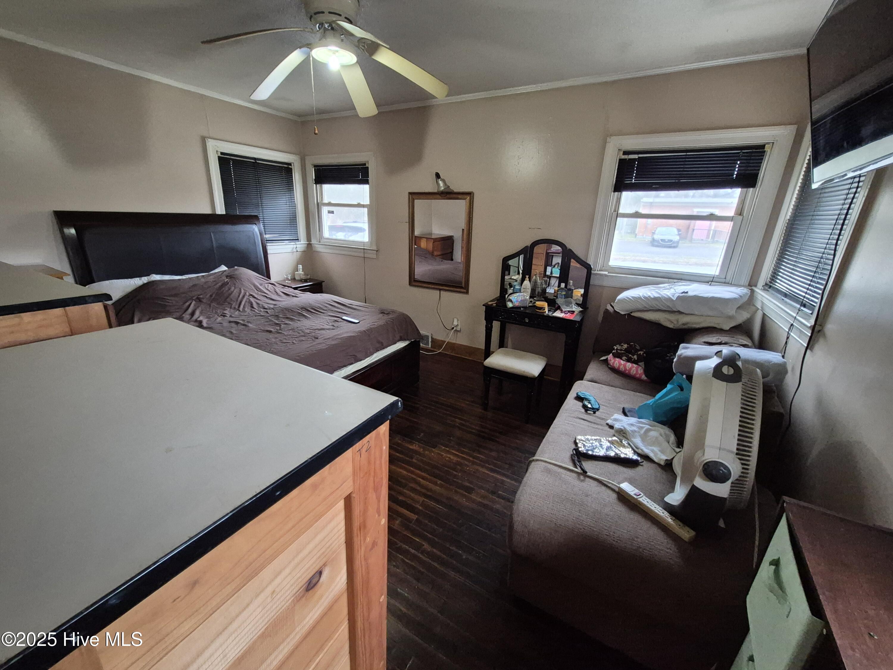 100 Miller Street Property Photo 18