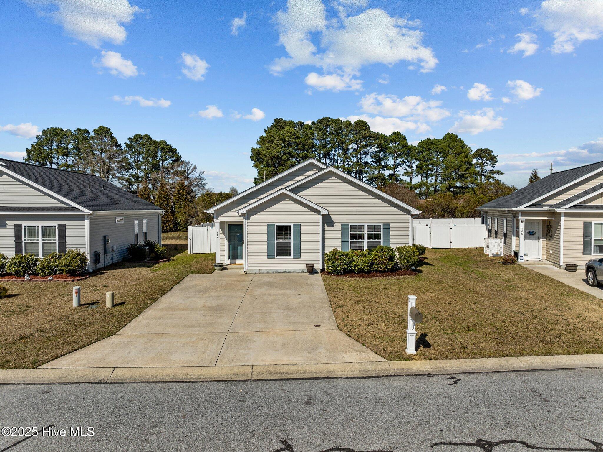 712 Seneca Court Property Photo