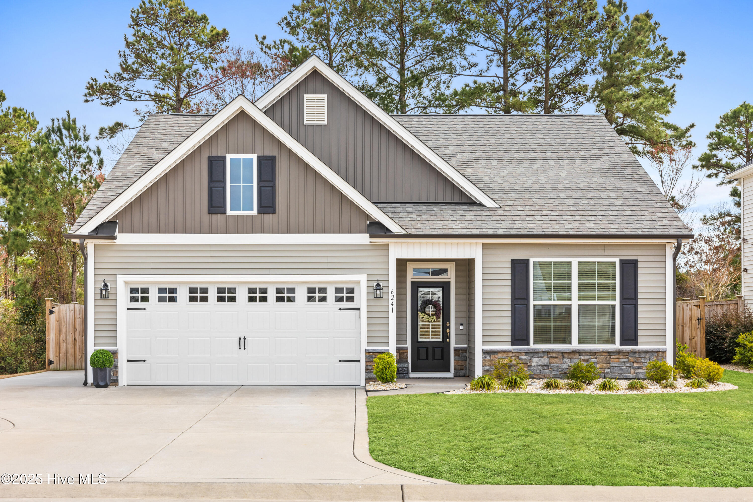 28409 Real Estate Listings Main Image