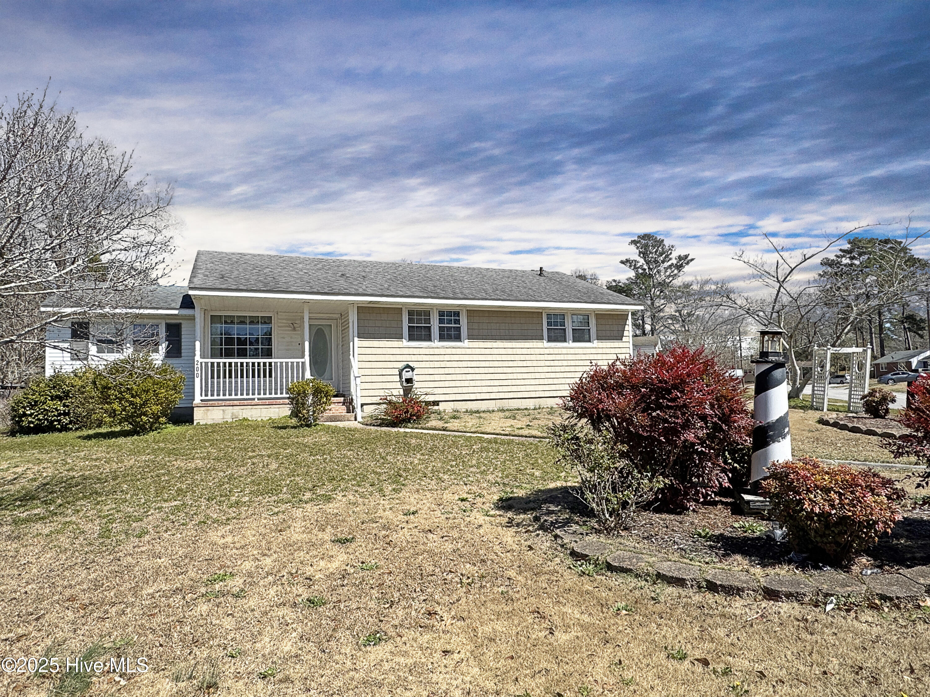 200 Banks Street Property Photo