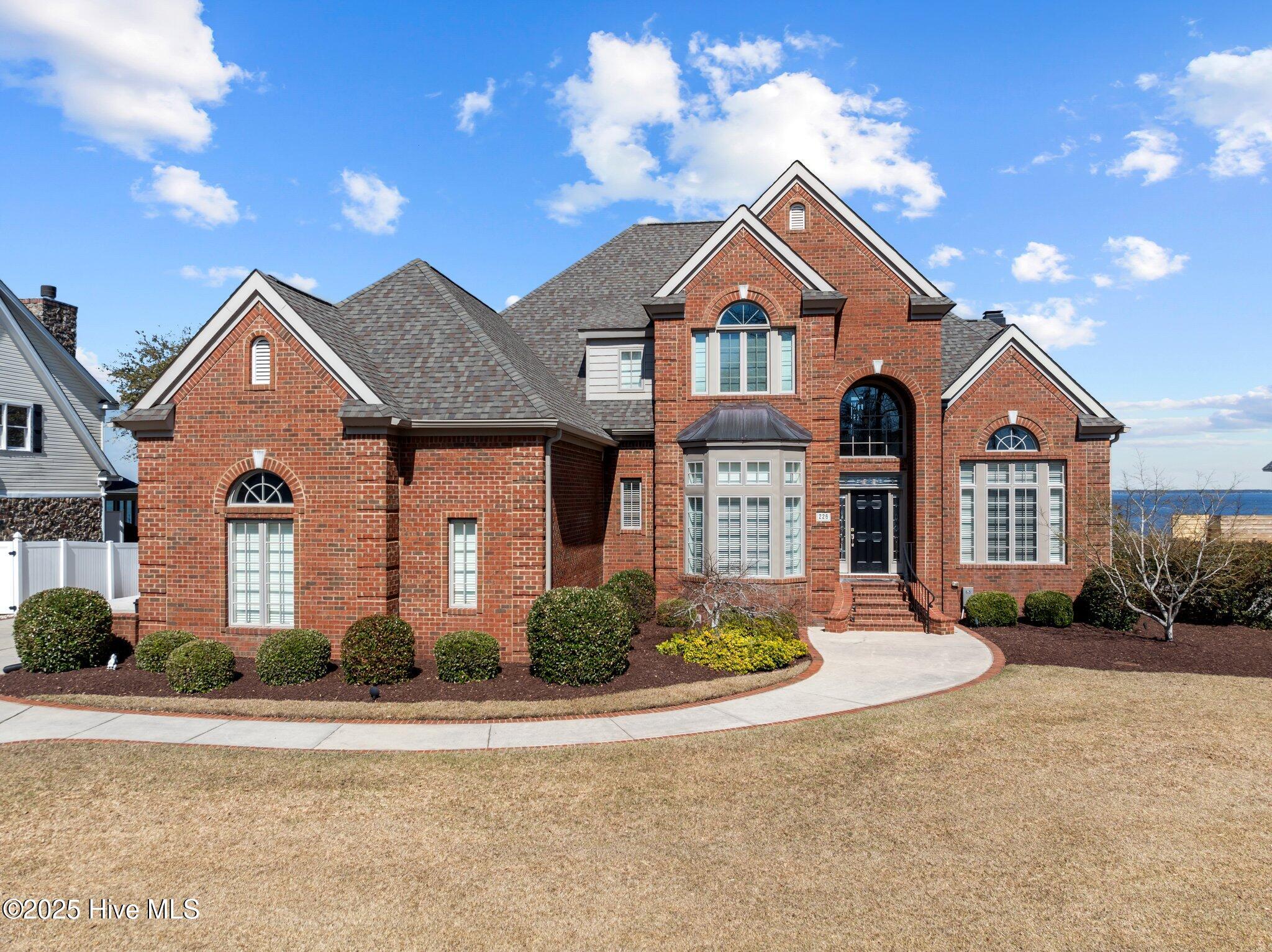 226 Drake Landing Property Photo