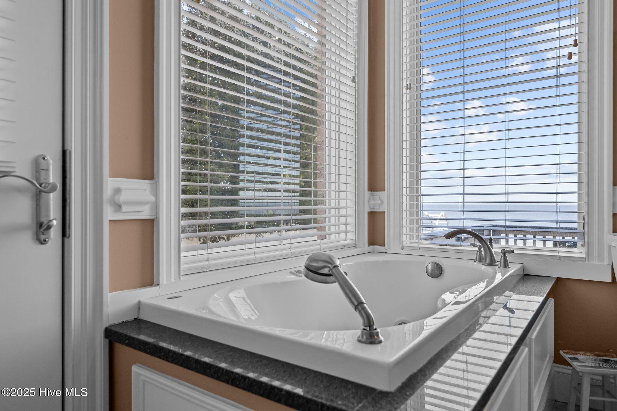 226 Drake Landing Property Photo 34