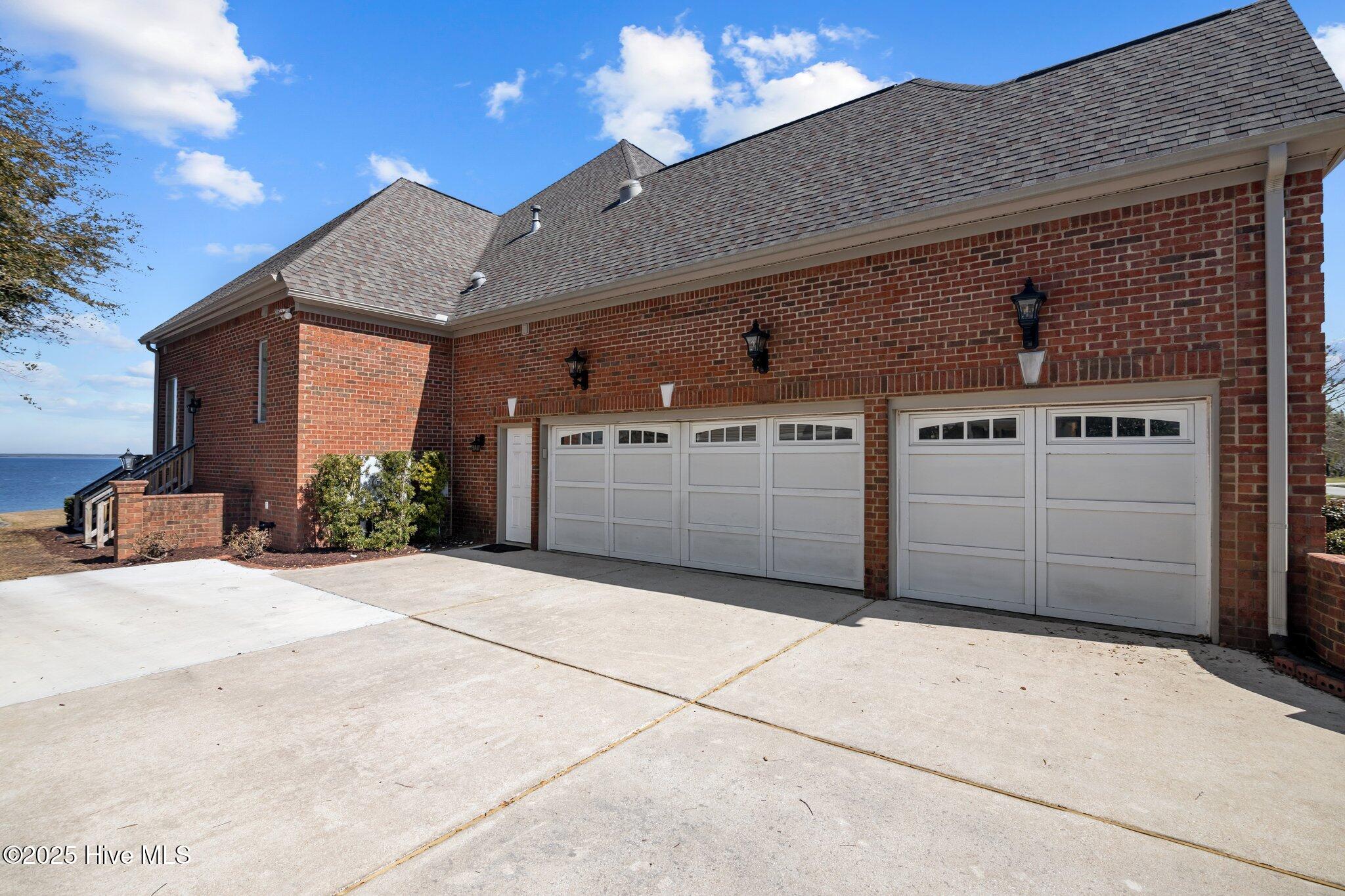 226 Drake Landing Property Photo 56