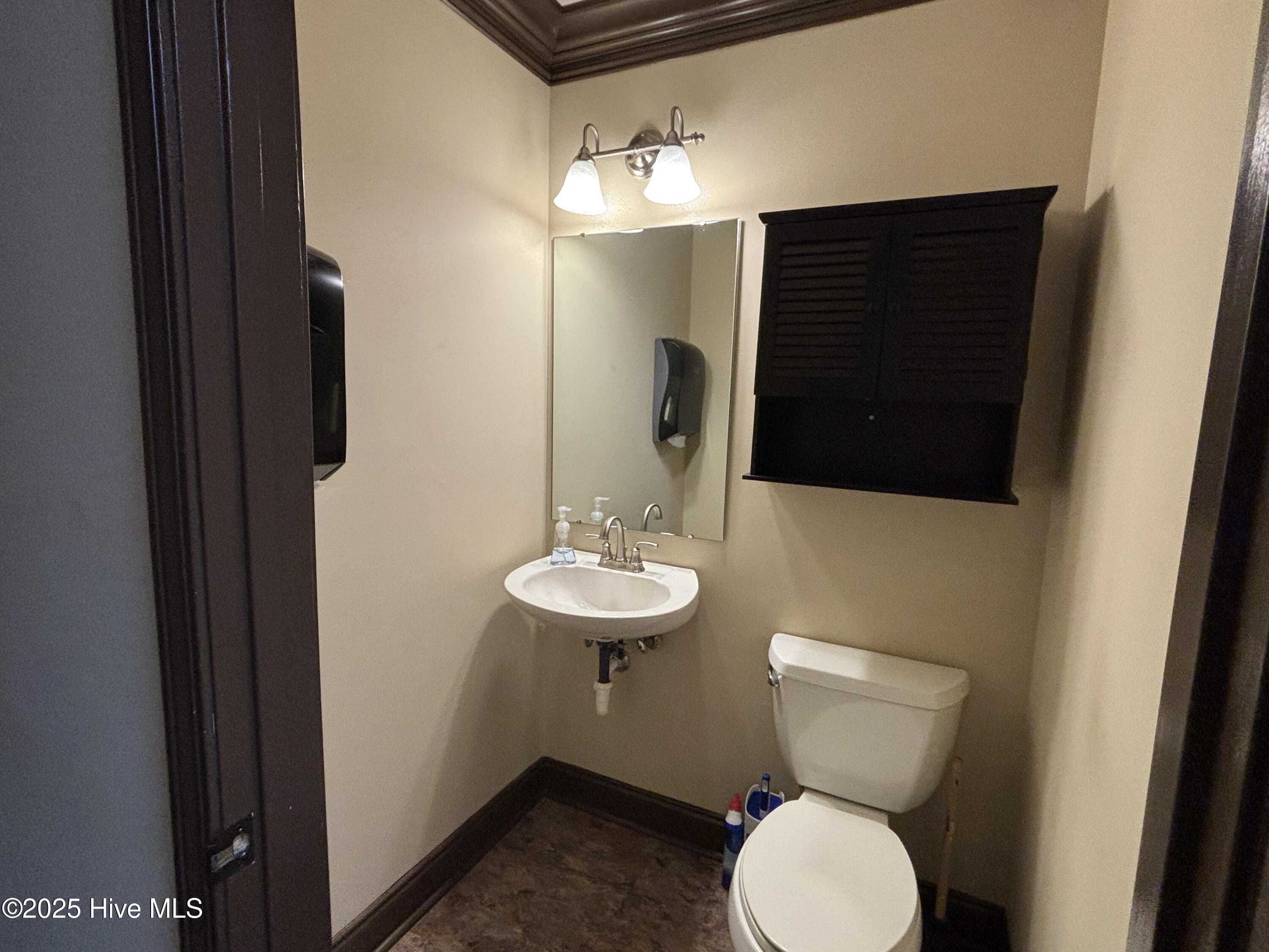 655 Se Broad Street Property Photo 15