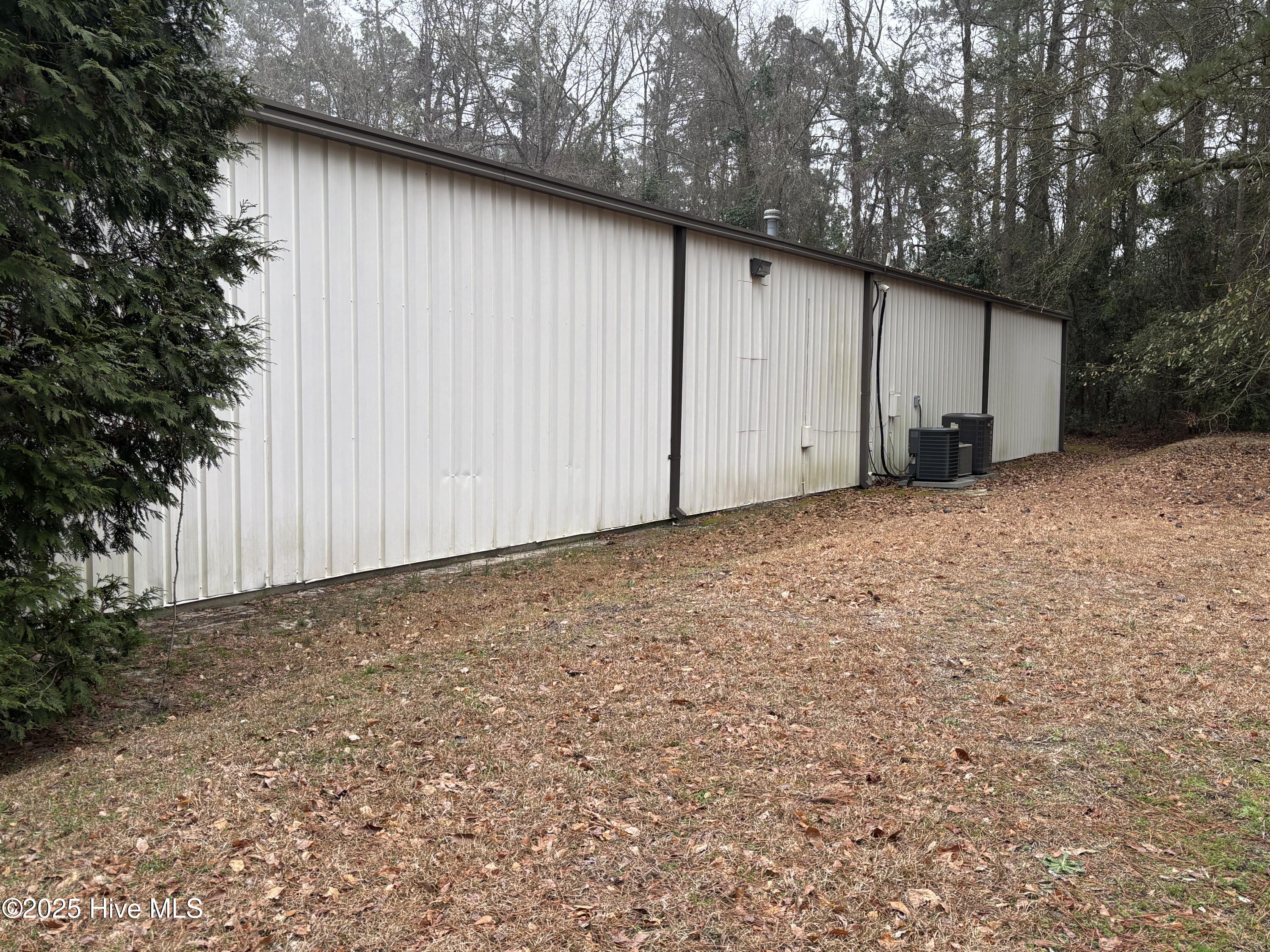 655 Se Broad Street Property Photo 22