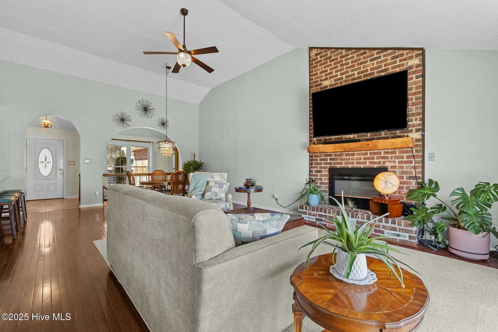 104 Pinedale Court Property Photo 11