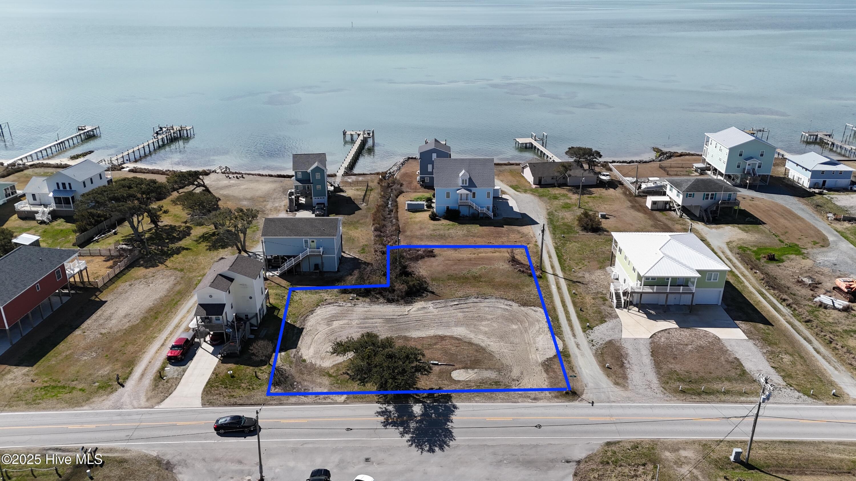 908 & 922 Island Road Property Photo
