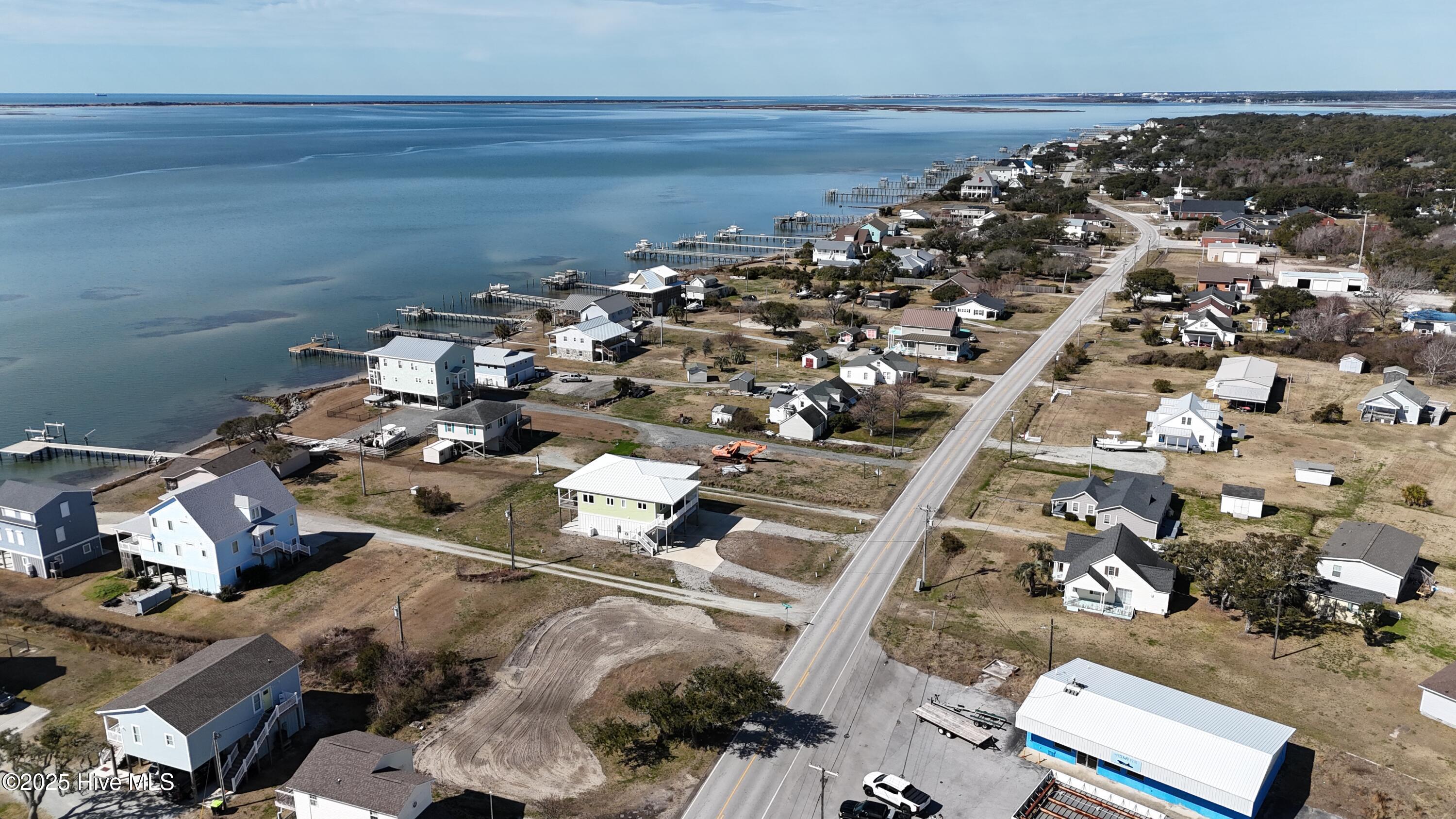908 & 922 Island Road Property Photo 10