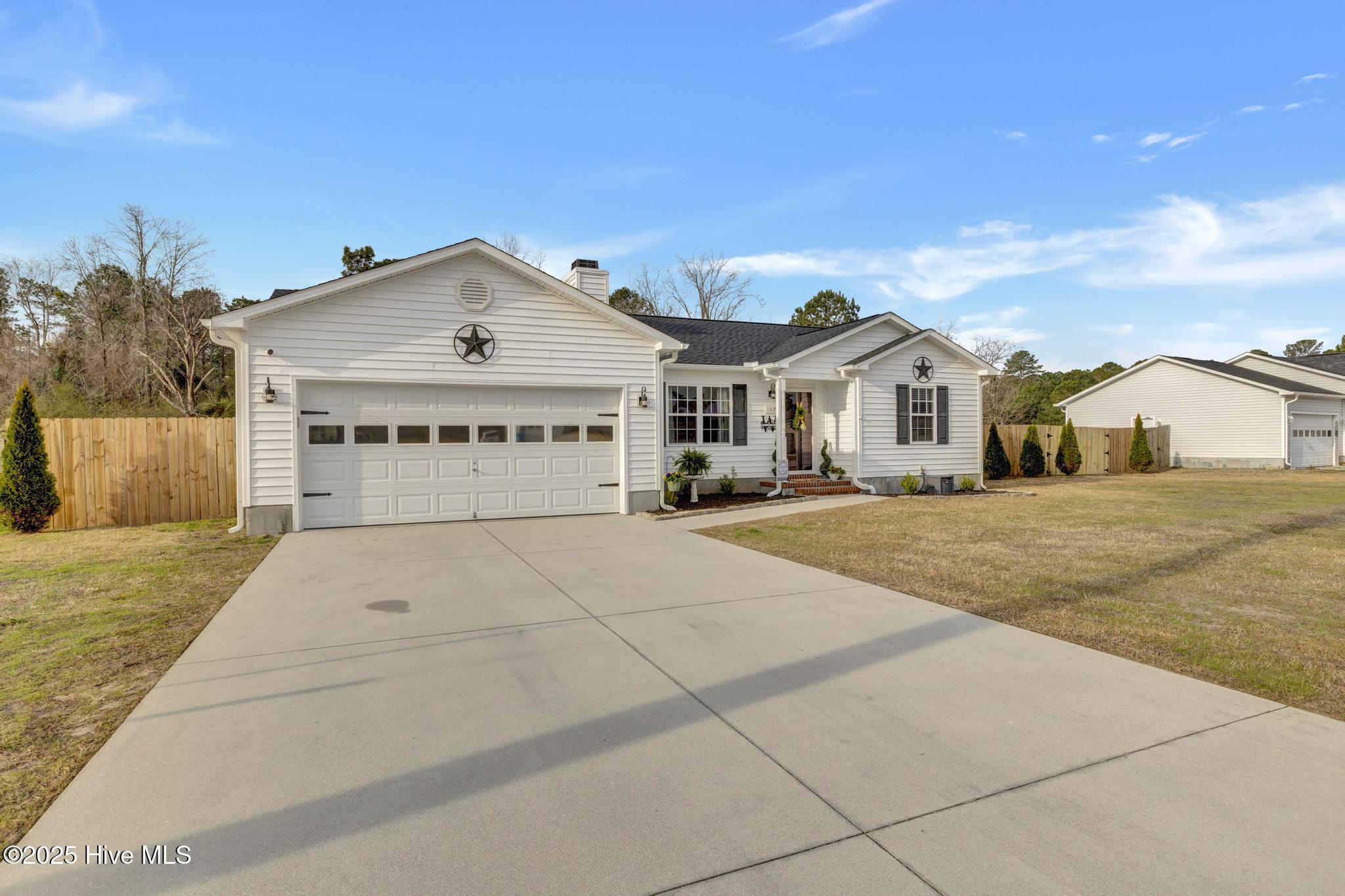 102 Lois Court Property Photo