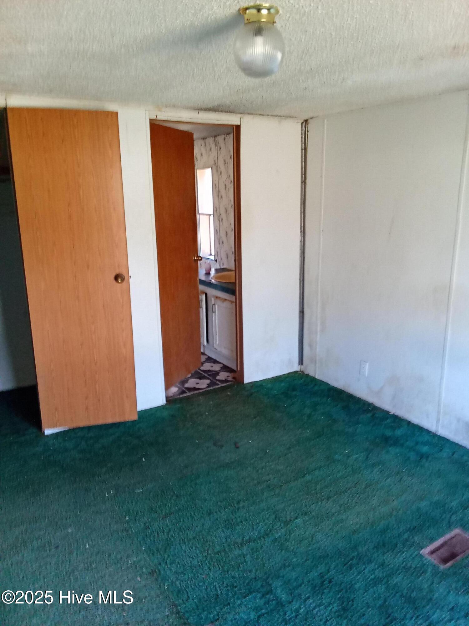 193 Peach Street Property Photo 4