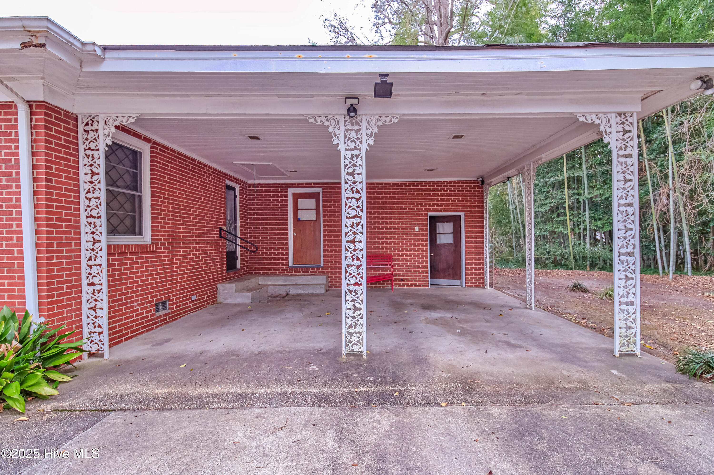 100 S Pineview Avenue Property Photo 2