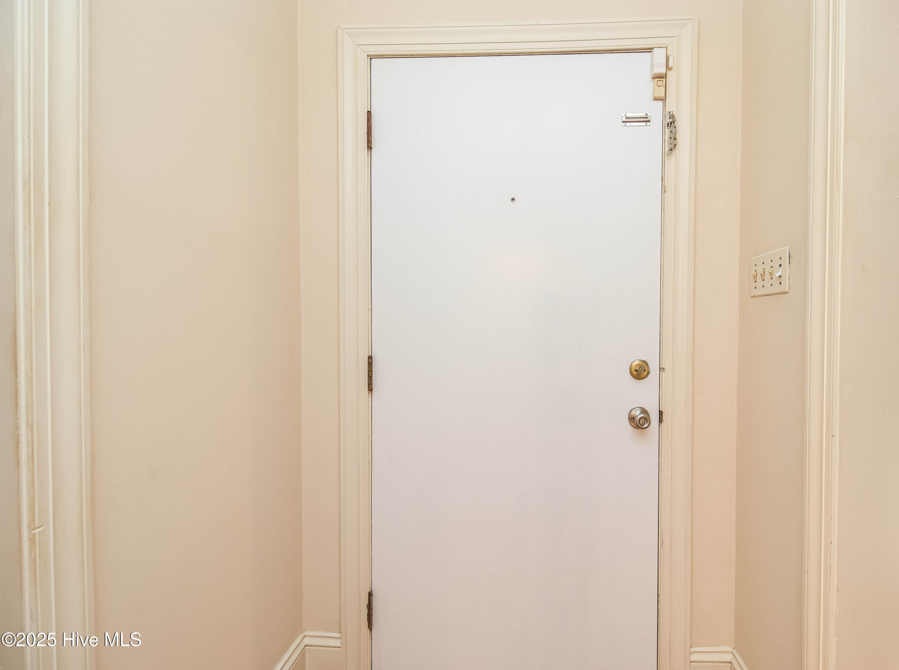 100 S Pineview Avenue Property Photo 4