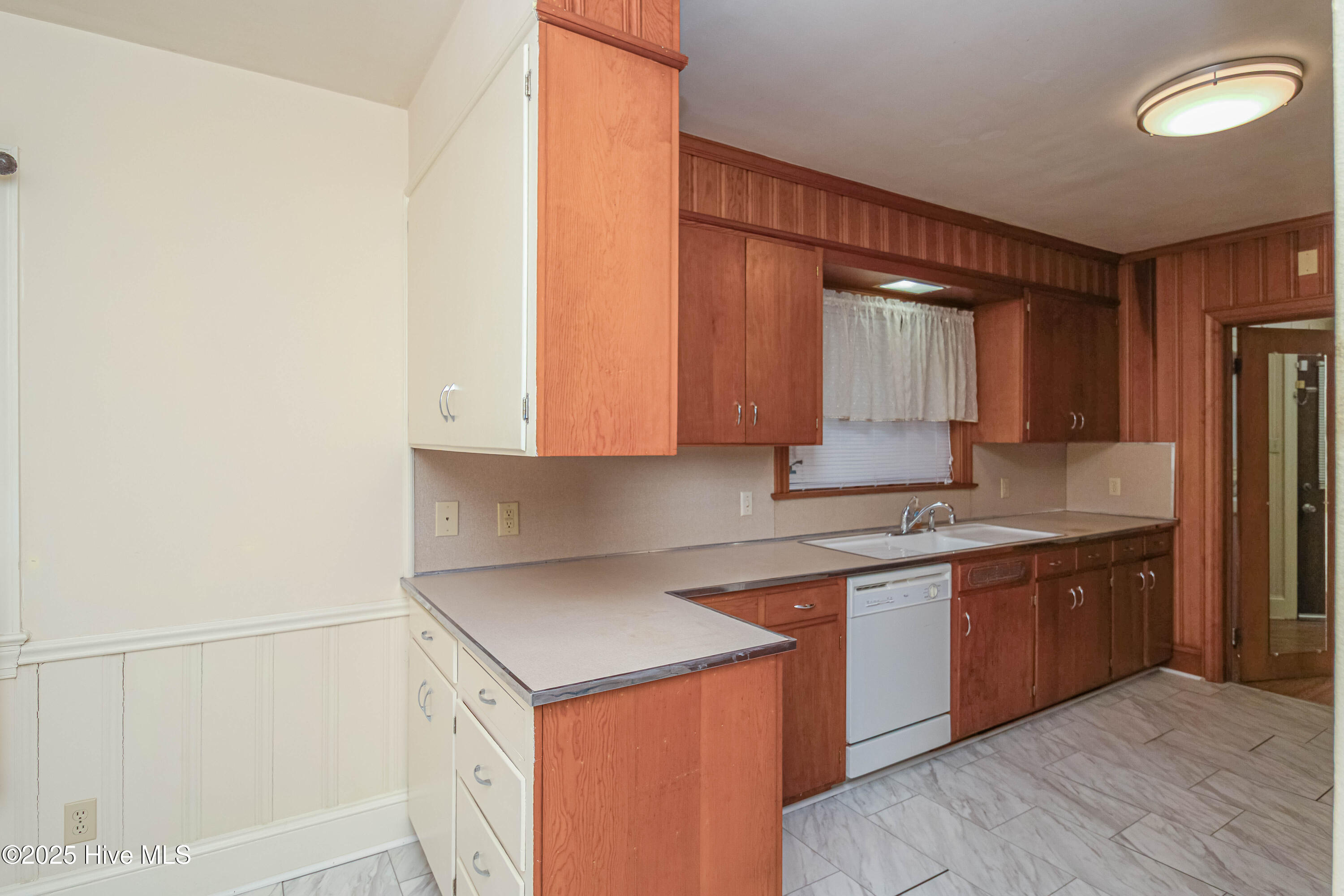 100 S Pineview Avenue Property Photo 9