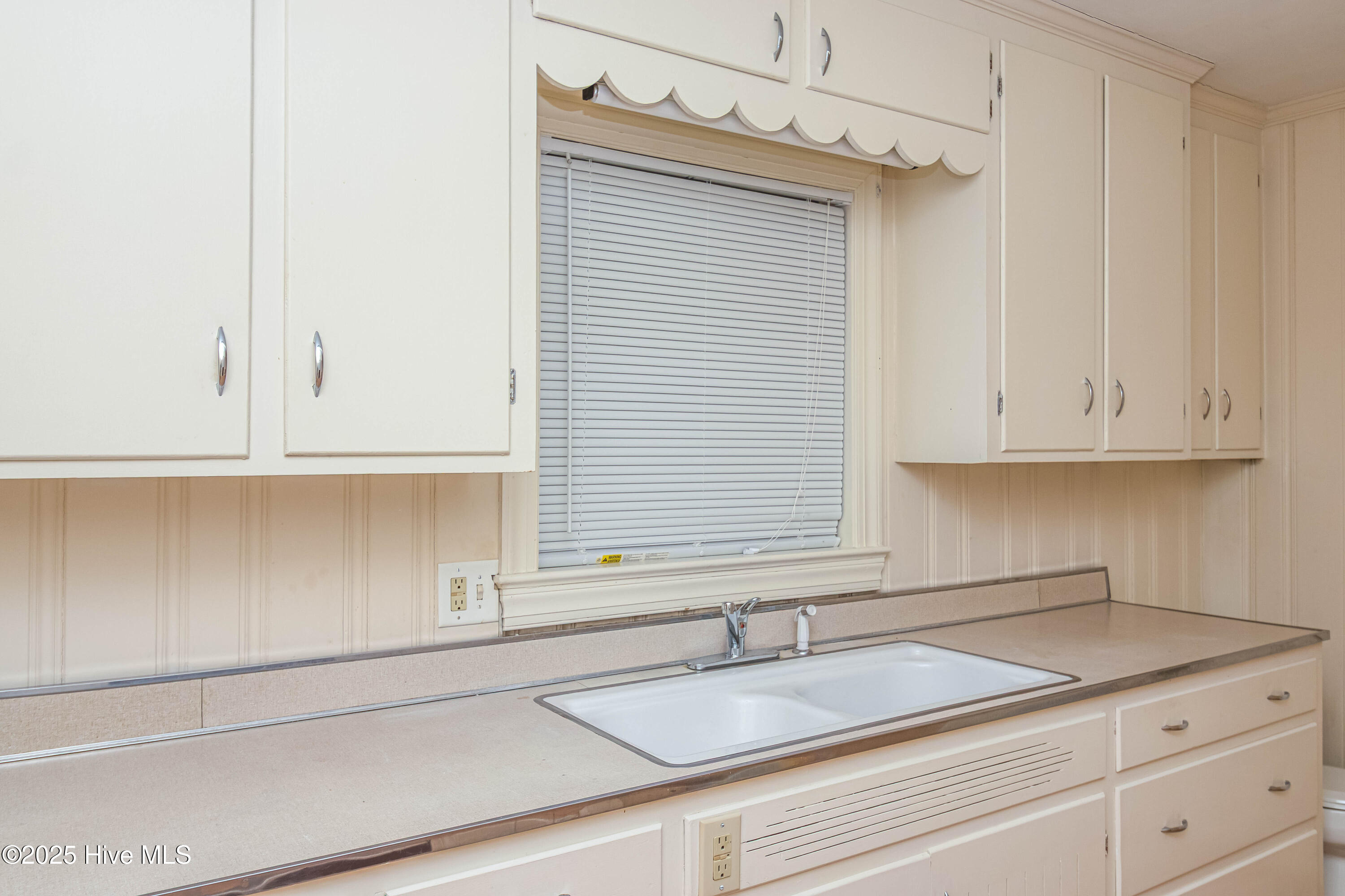 100 S Pineview Avenue Property Photo 16