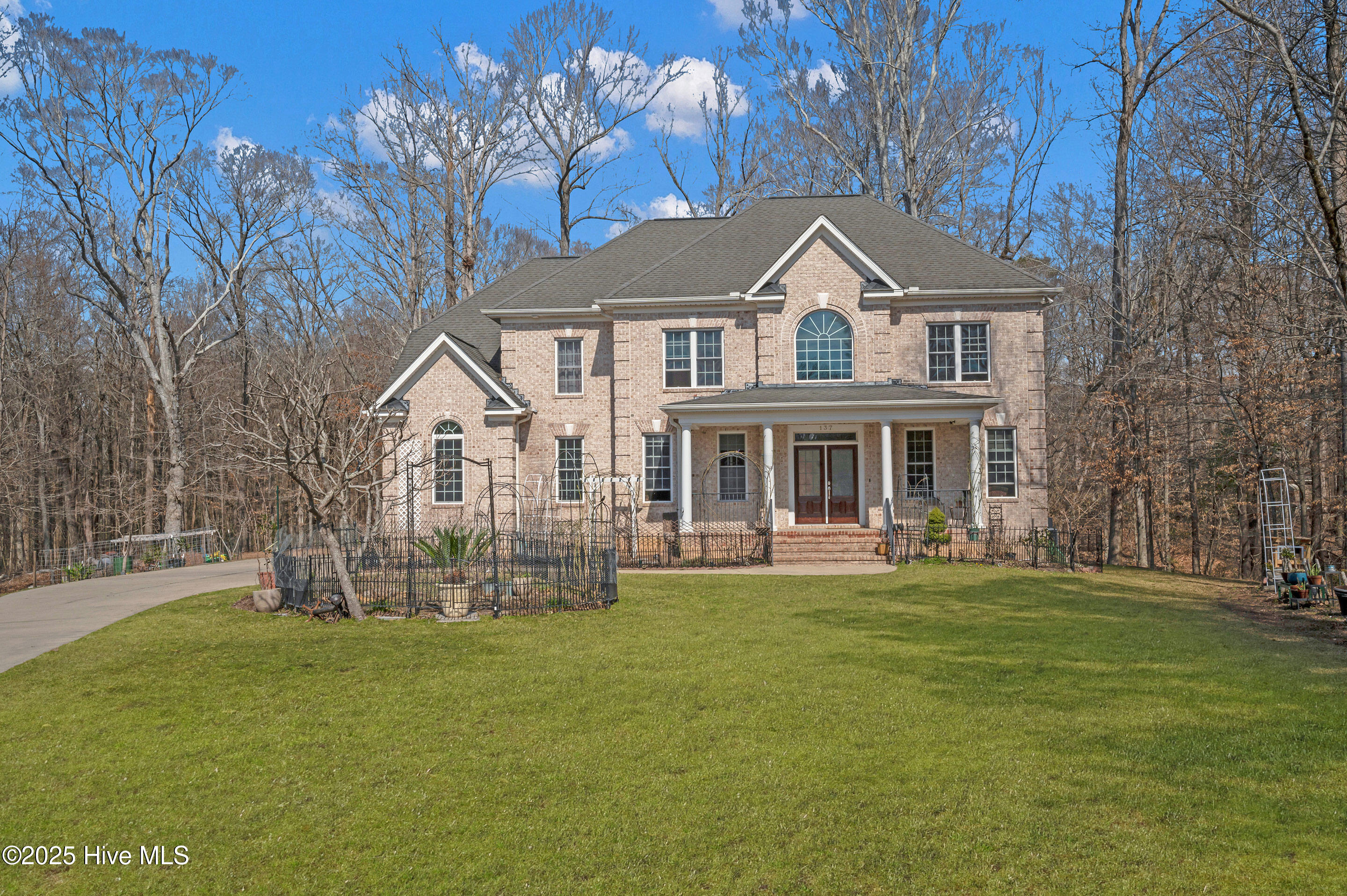 137 Castle Court Property Photo