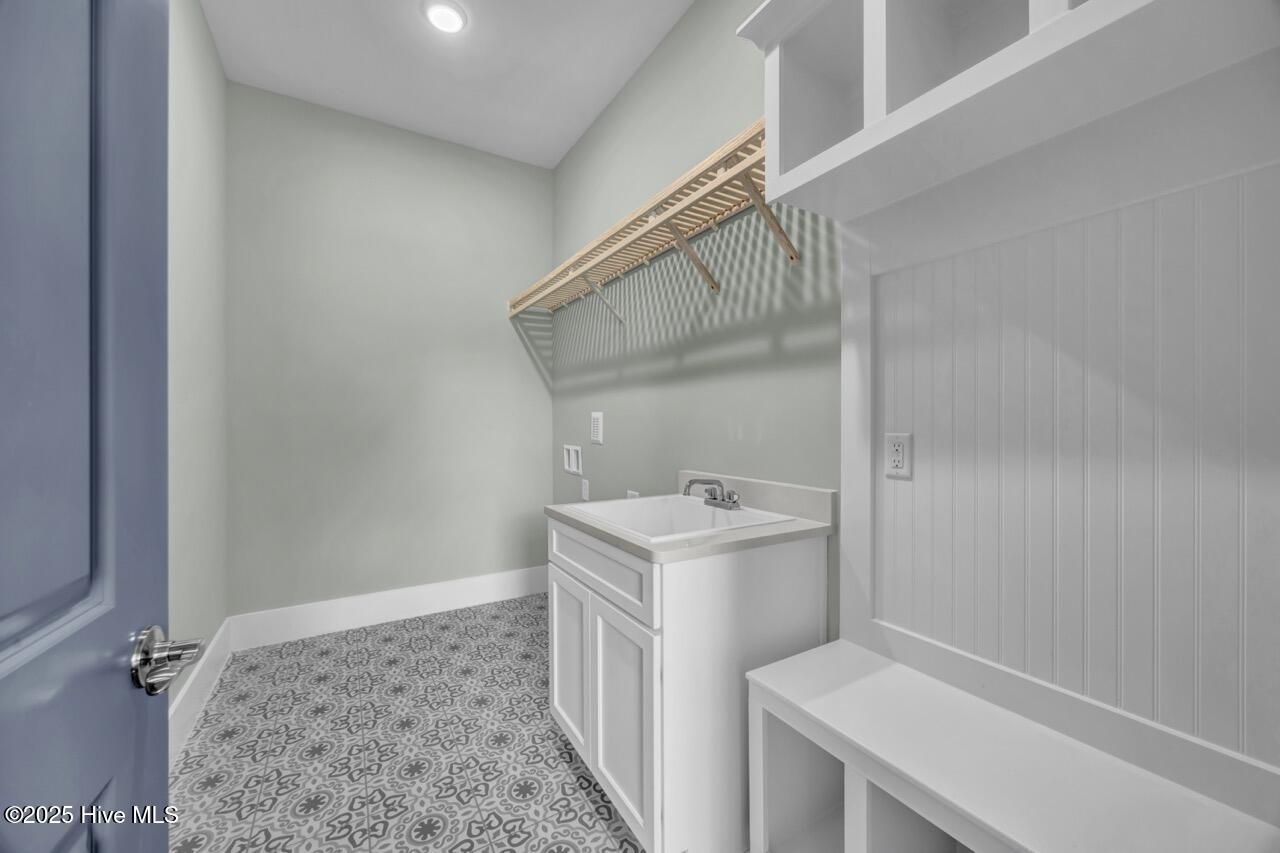 2760 Alvernia Drive Property Photo 4
