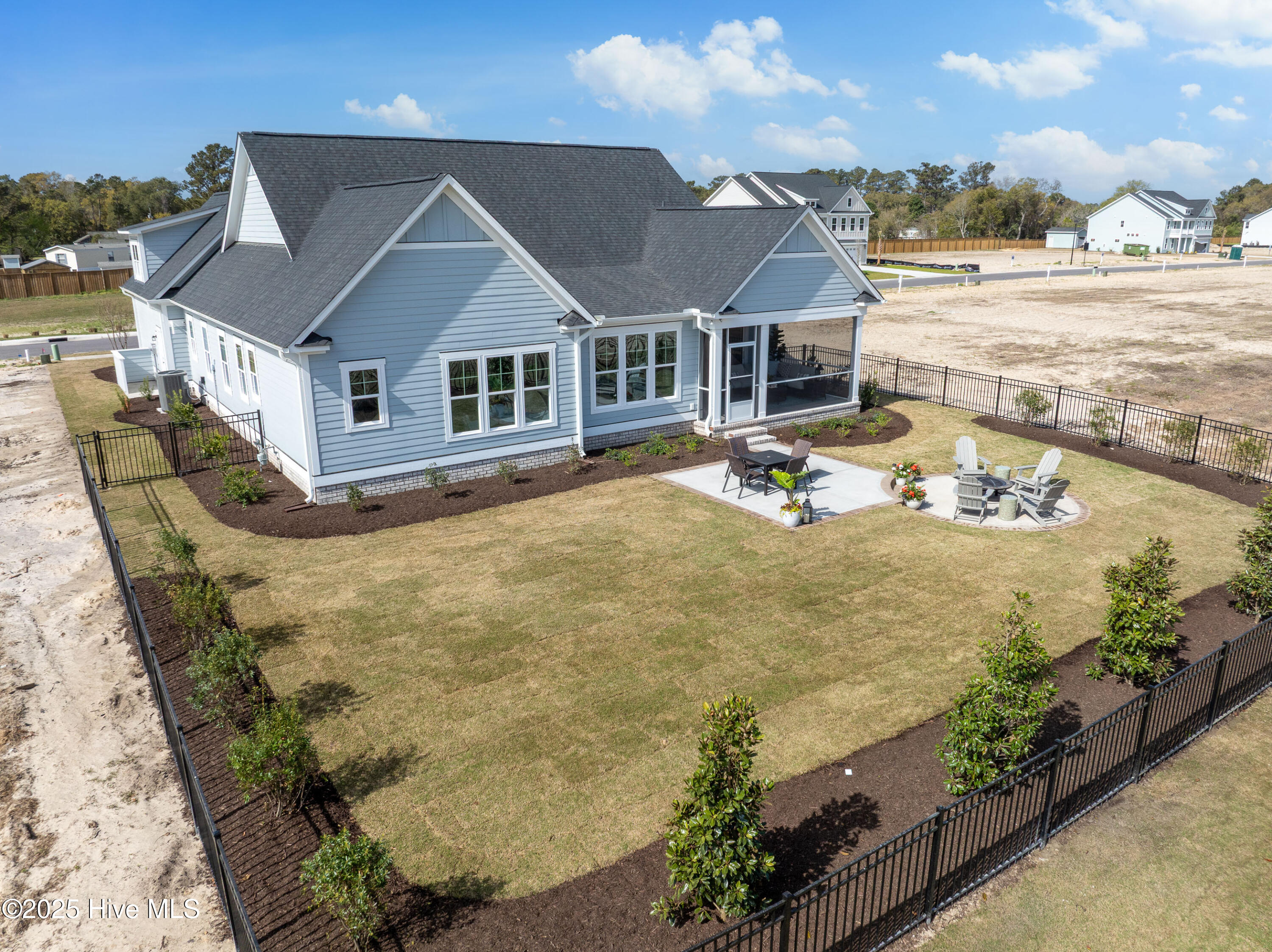 285 Planters Walk Property Photo 37