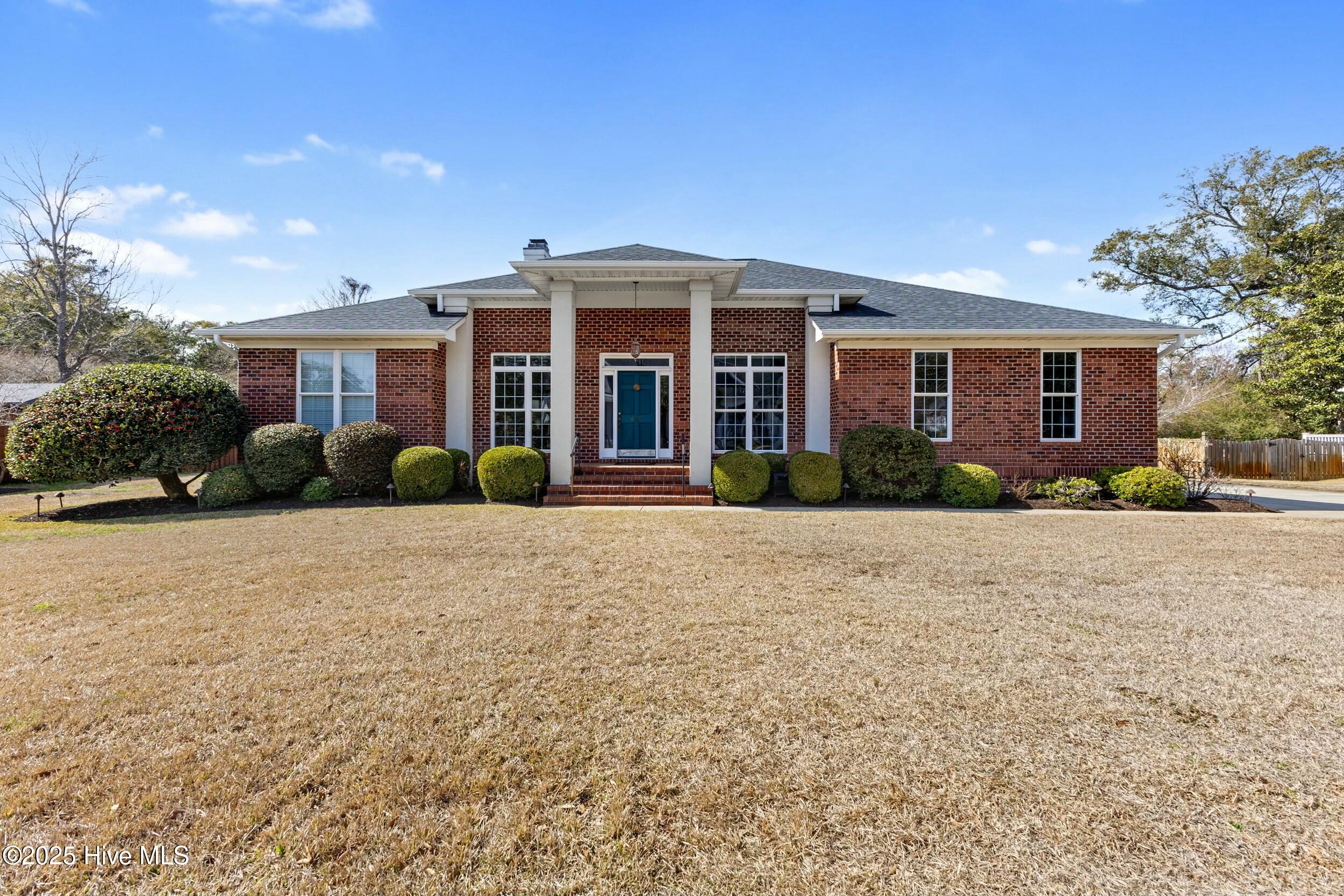 635 Airlie Road Property Photo