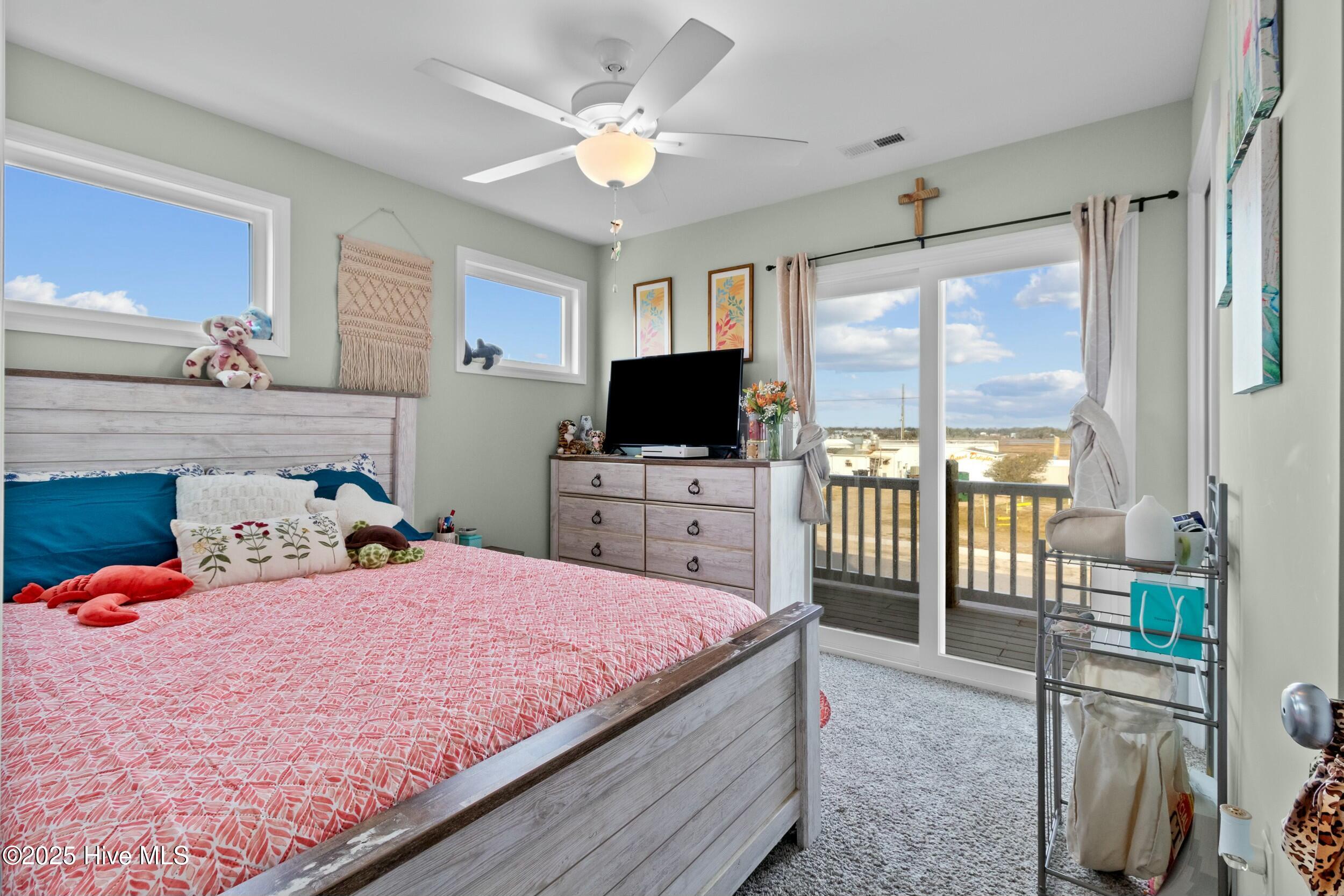 318 N Topsail Drive Property Photo 10