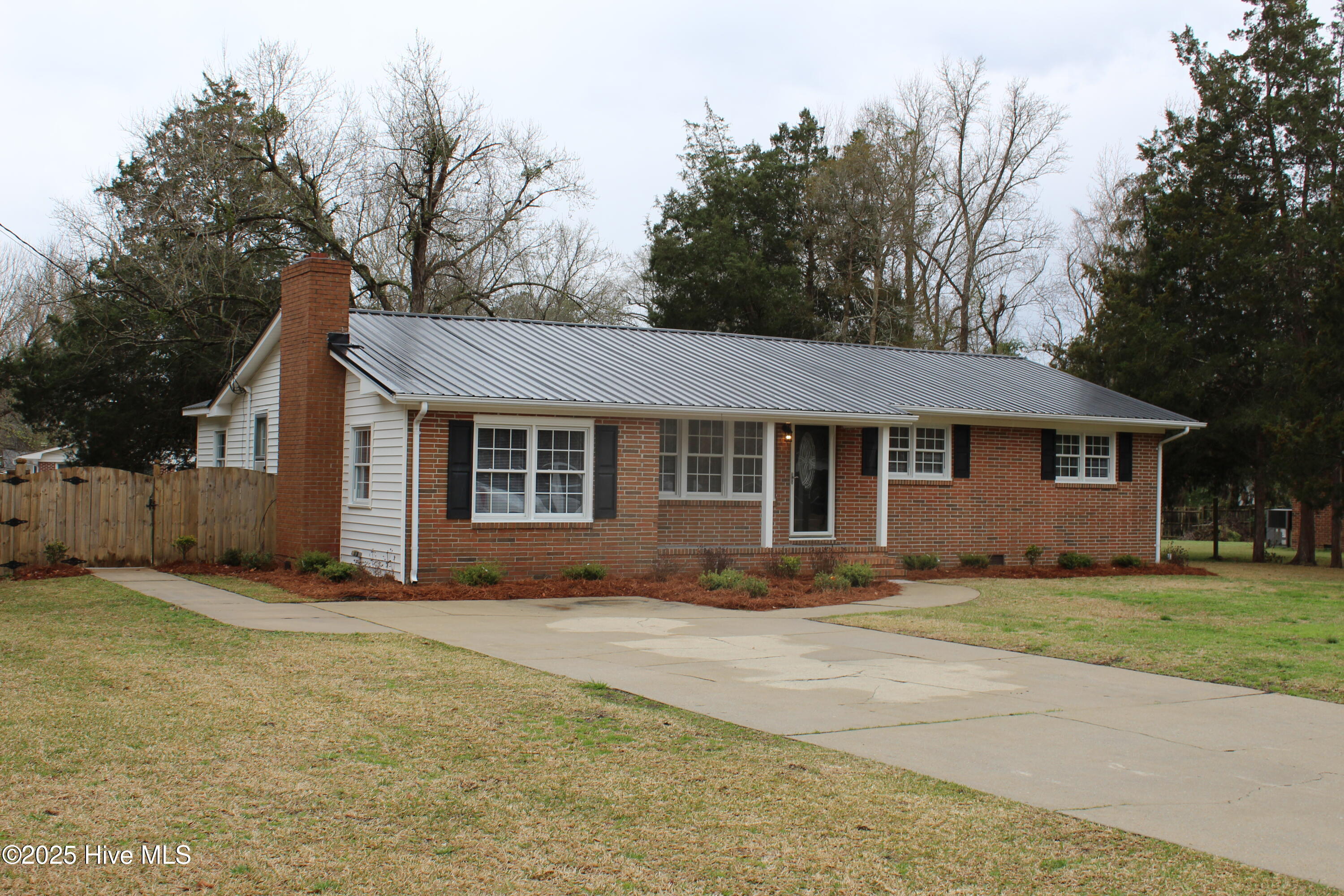 221 Diane Drive Property Photo