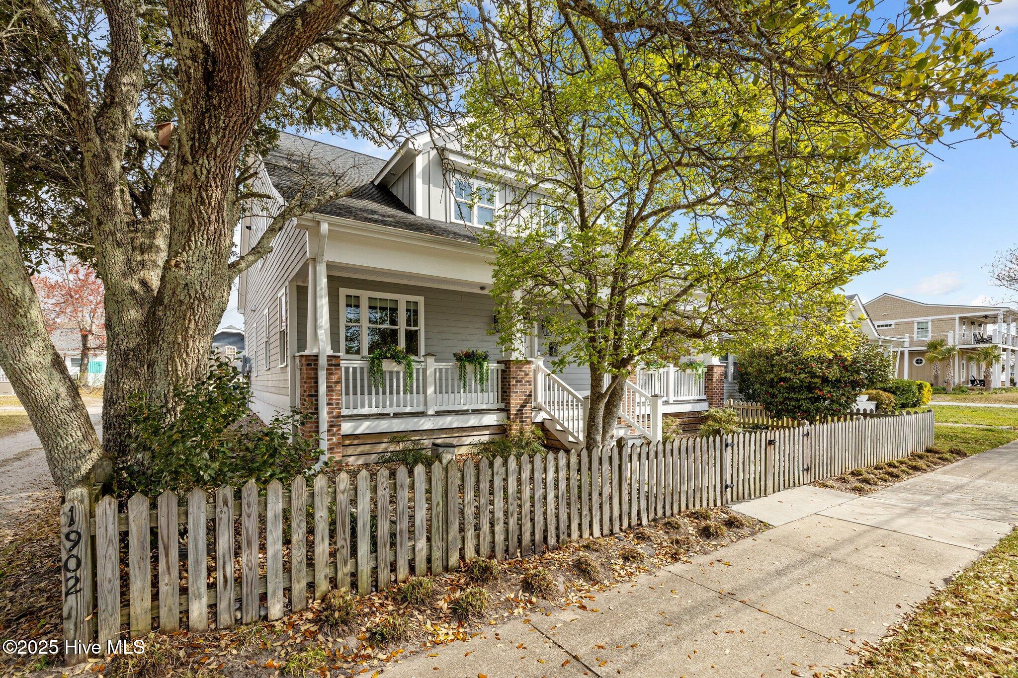1902 Evans Street Property Photo 3