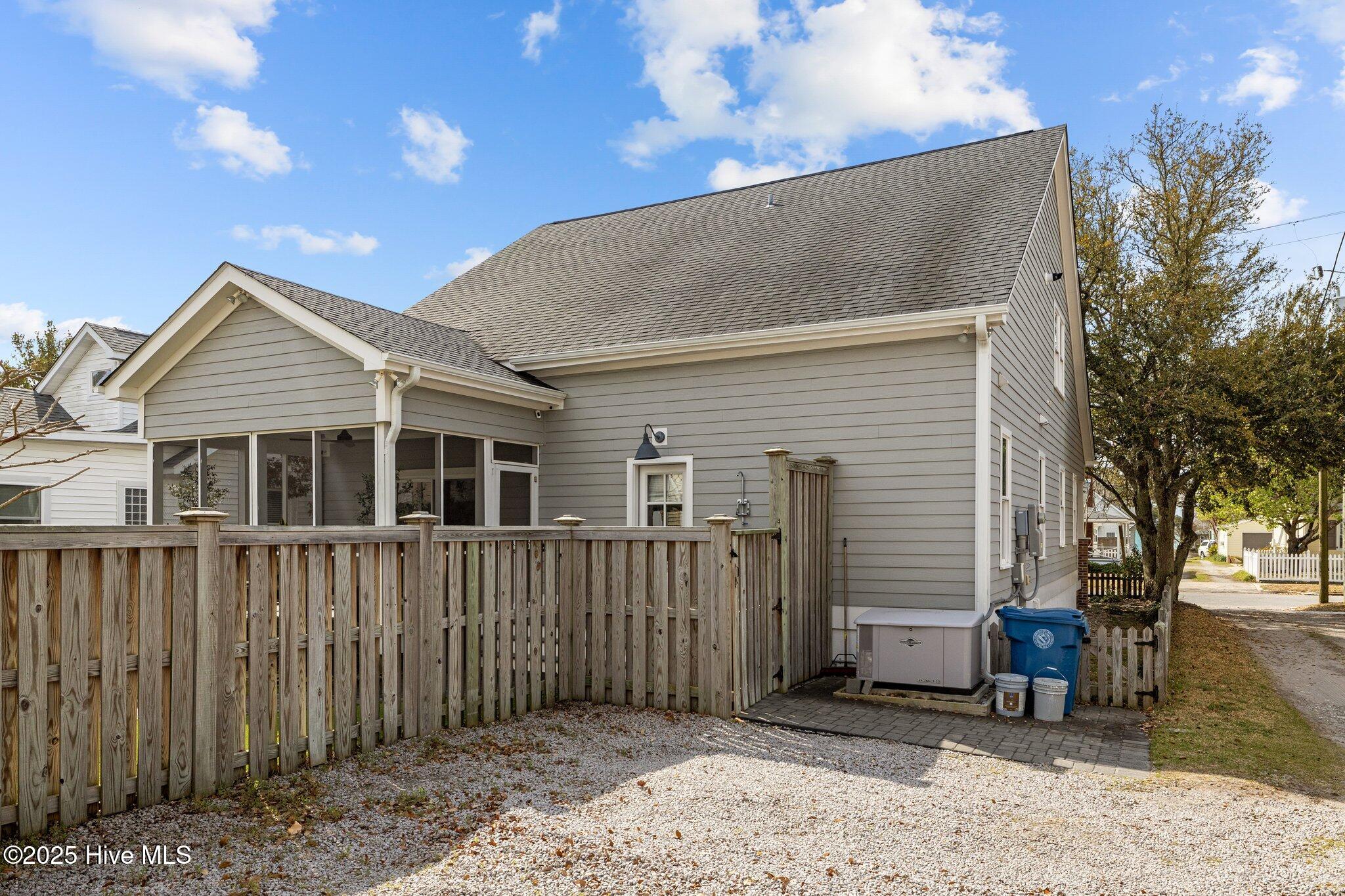 1902 Evans Street Property Photo 6