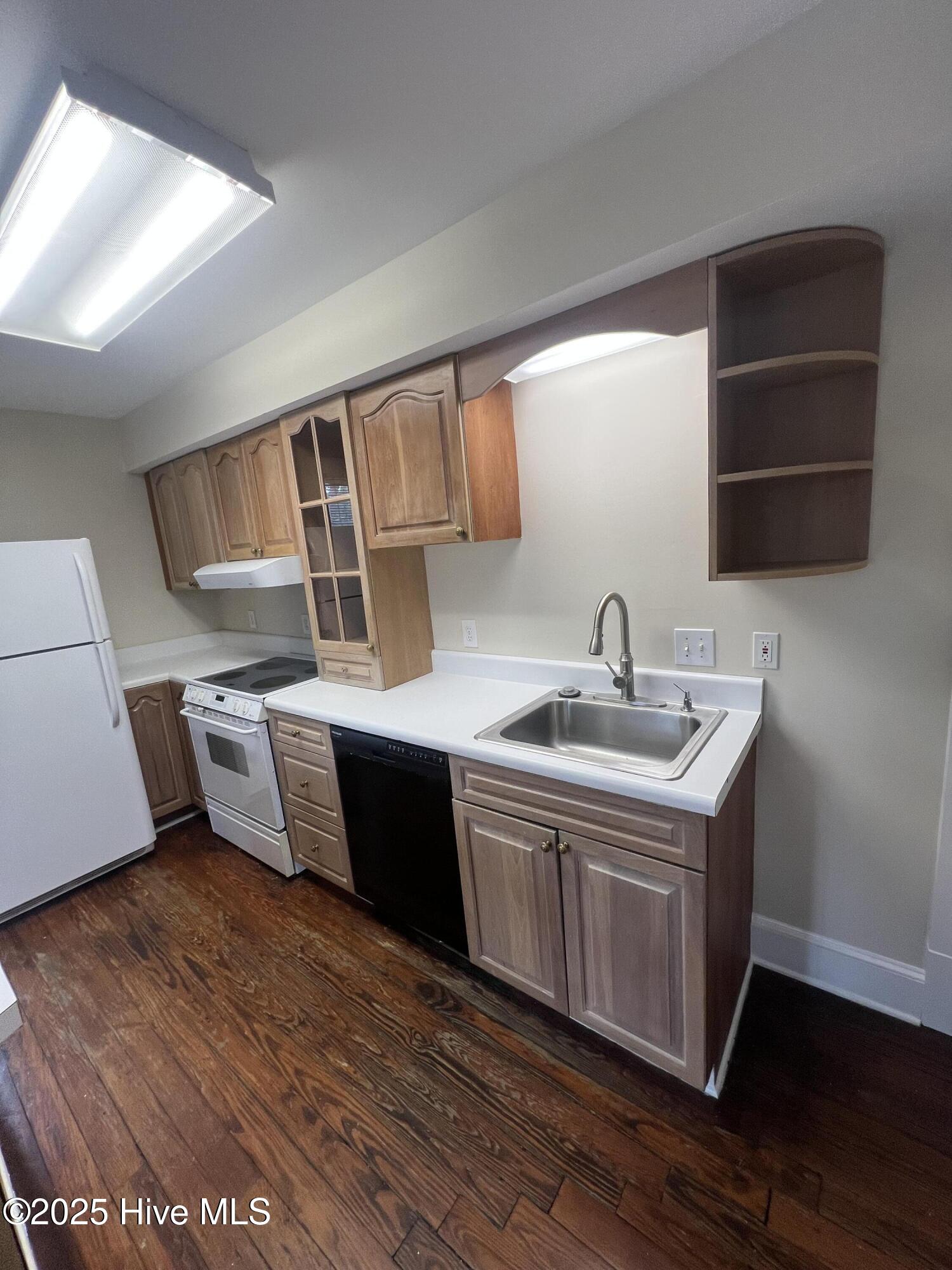 206 N Poplar Street E Property Photo 6