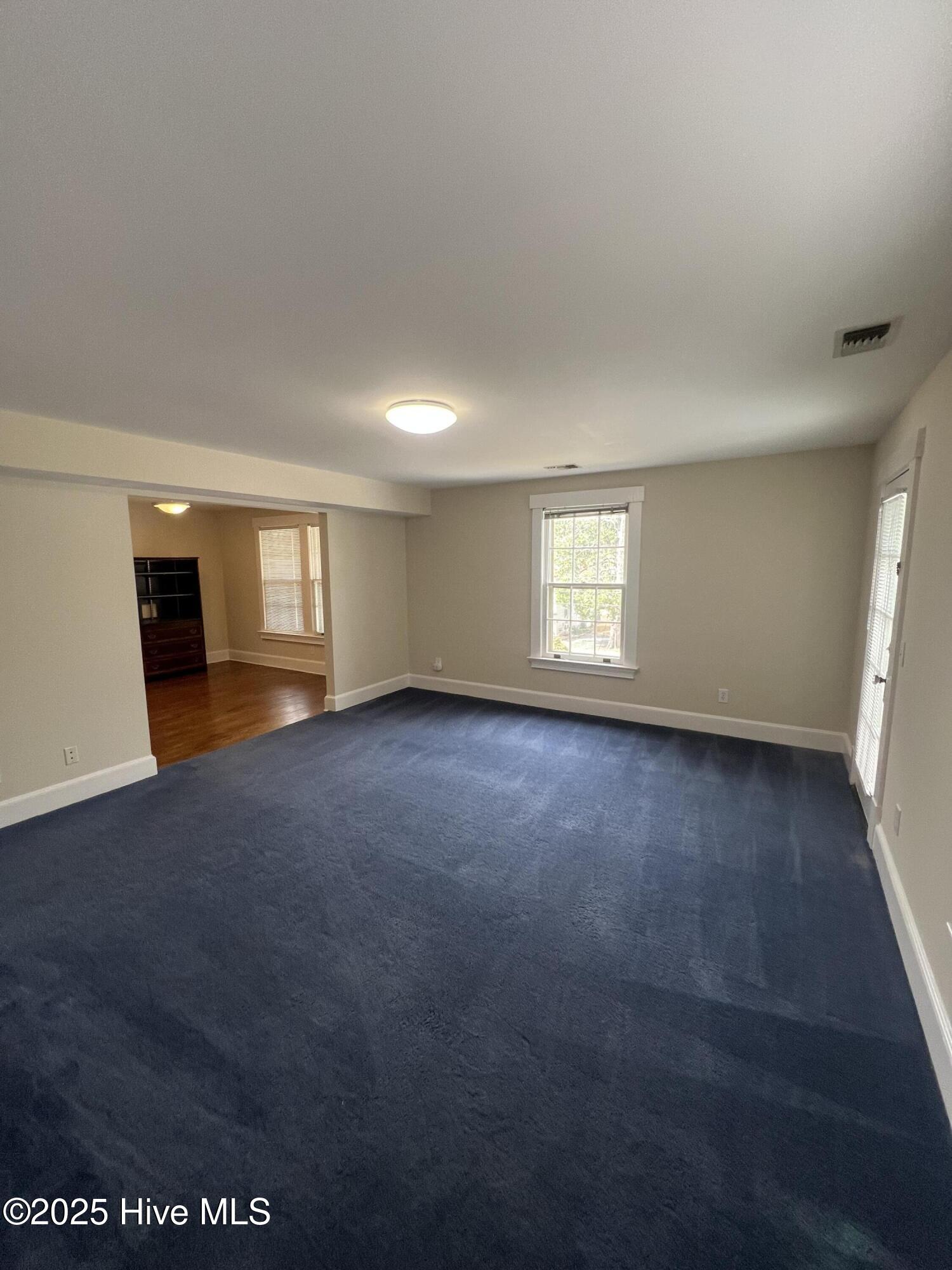 206 N Poplar Street E Property Photo 8