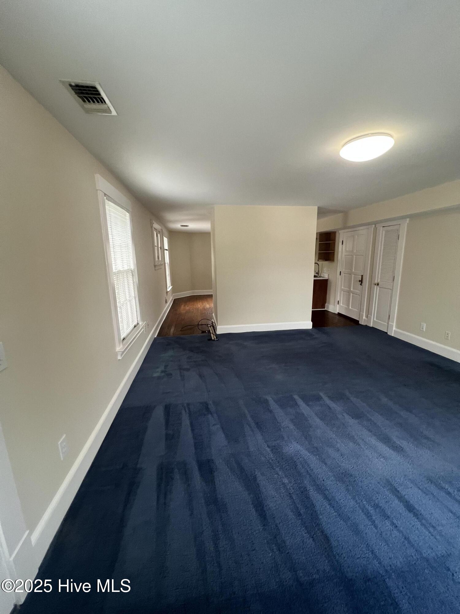 206 N Poplar Street E Property Photo 10