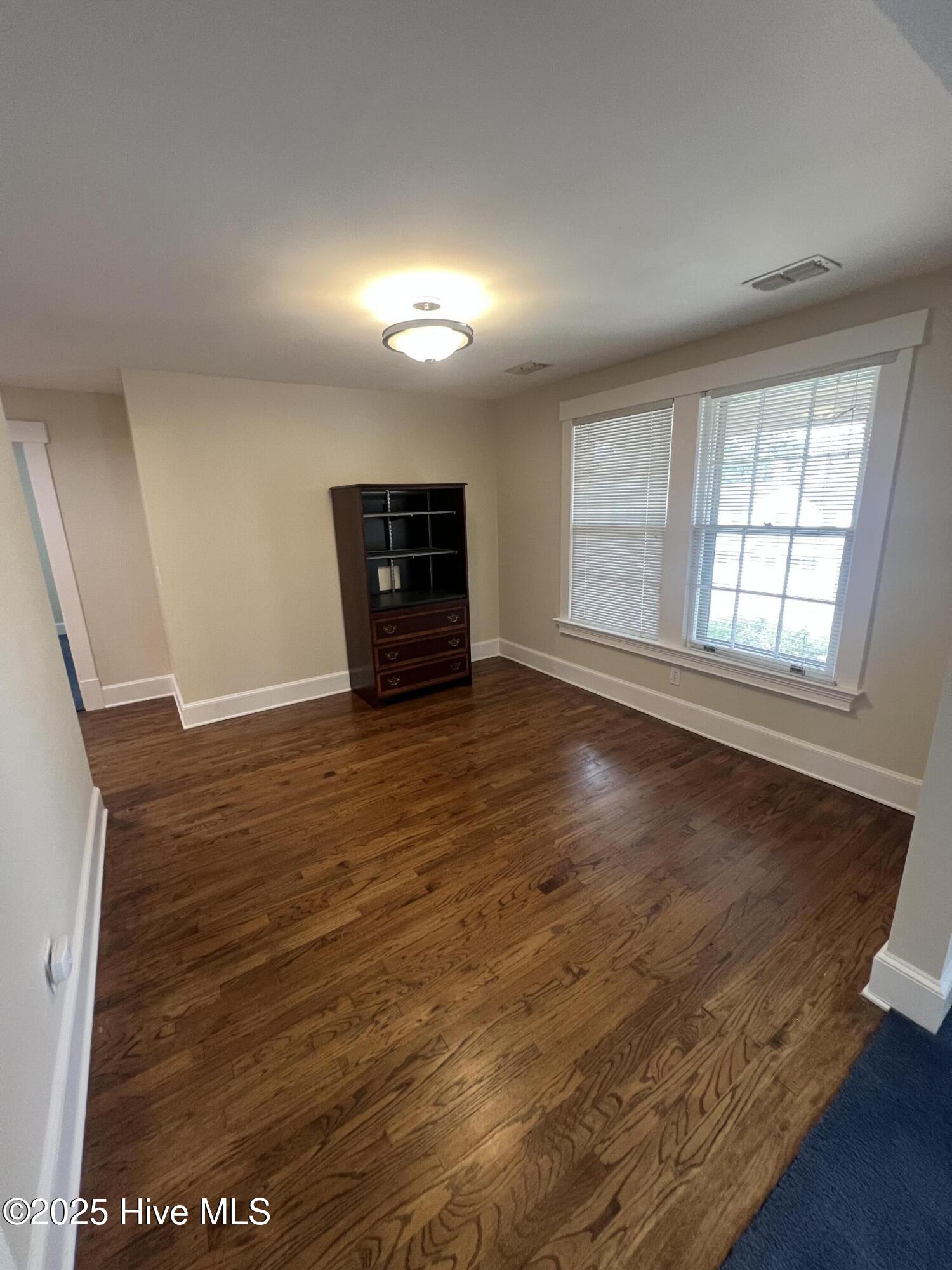 206 N Poplar Street E Property Photo 11