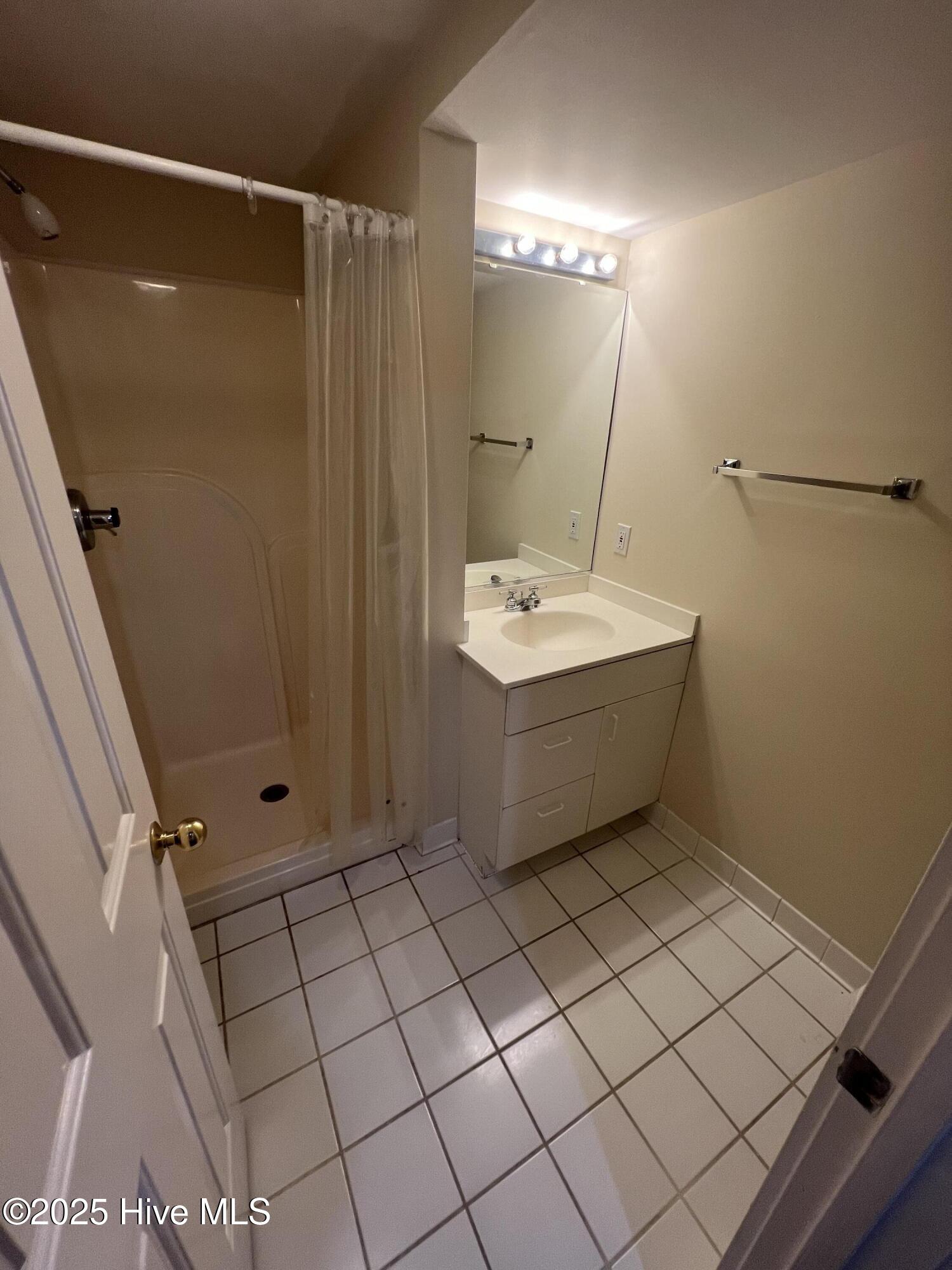 206 N Poplar Street E Property Photo 15