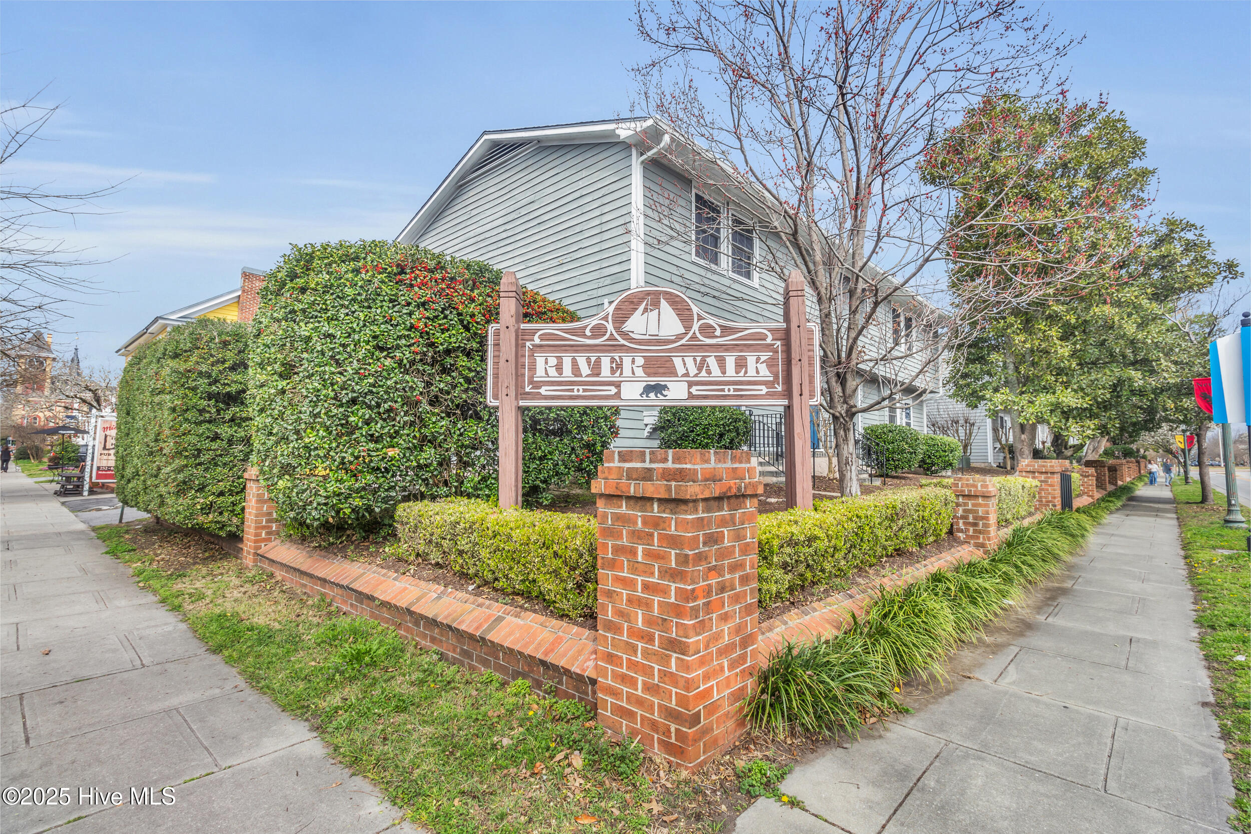 341 River Walk Property Photo