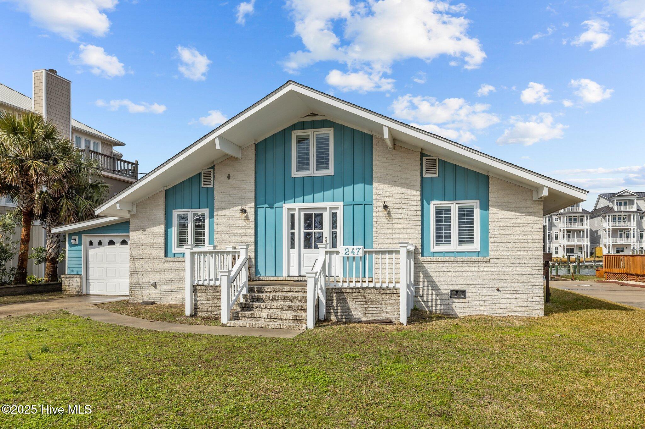 247 Bayview Boulevard Property Photo 2
