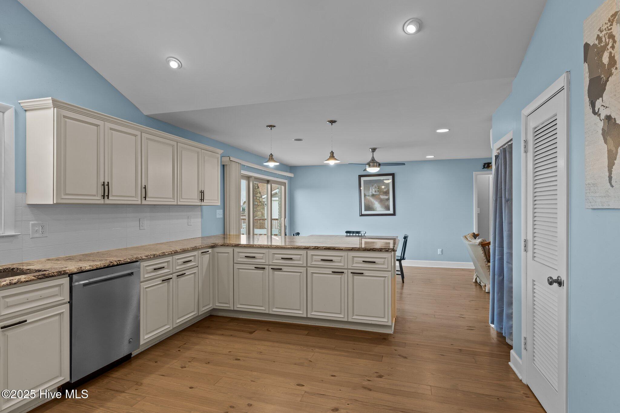 247 Bayview Boulevard Property Photo 5