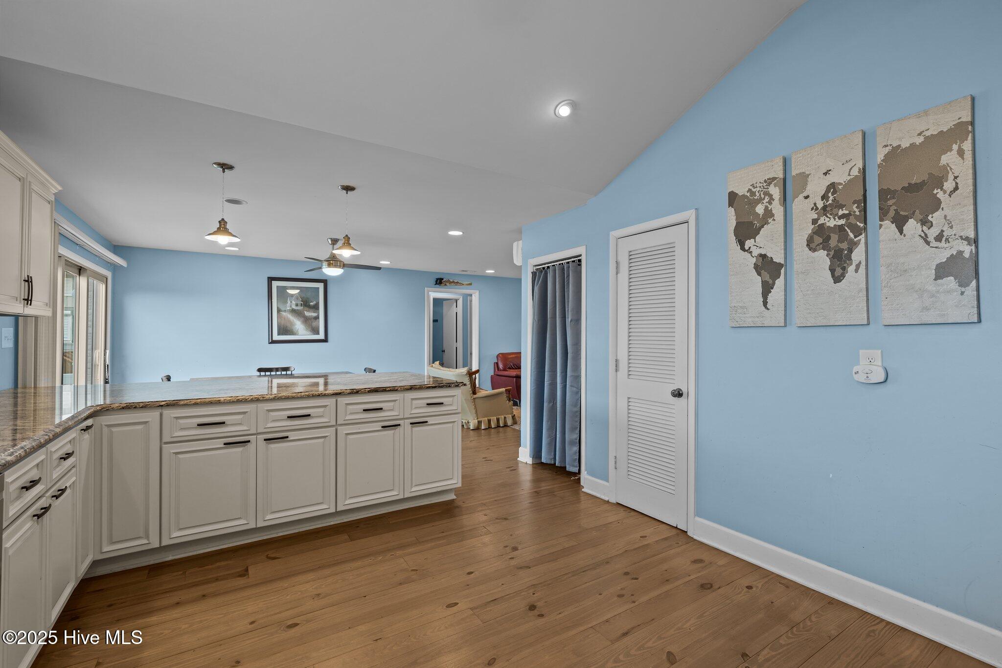 247 Bayview Boulevard Property Photo 6
