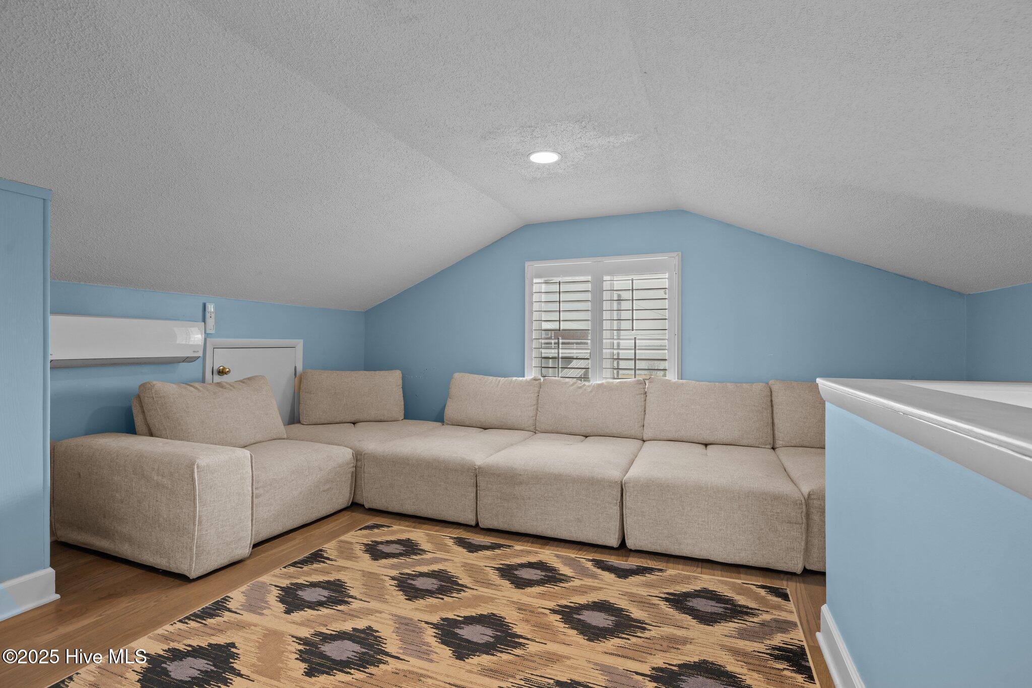 247 Bayview Boulevard Property Photo 14