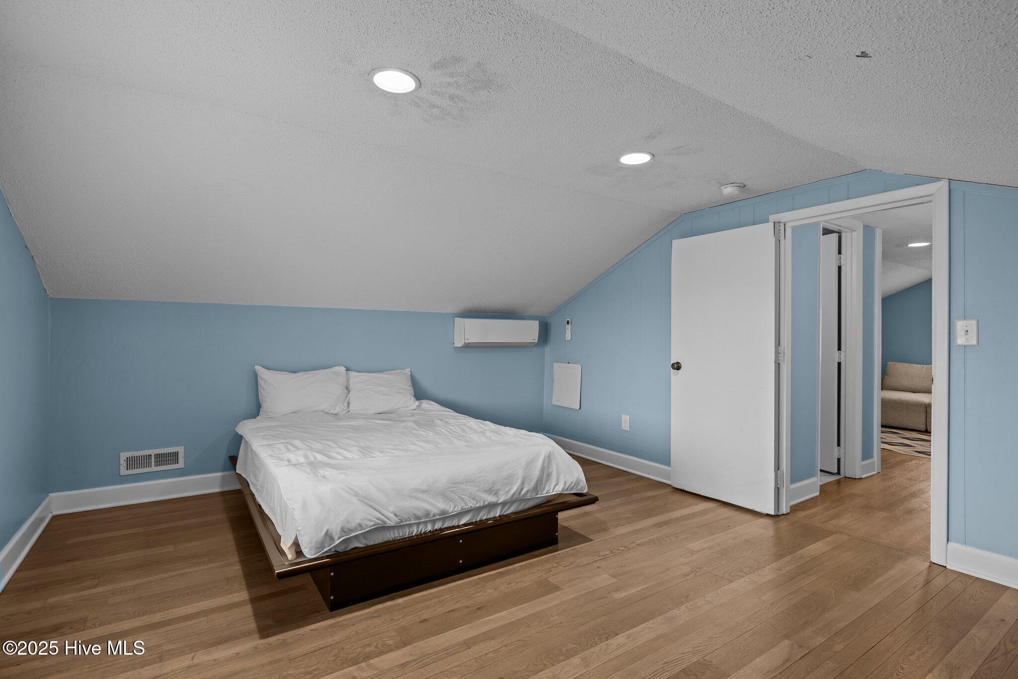 247 Bayview Boulevard Property Photo 16
