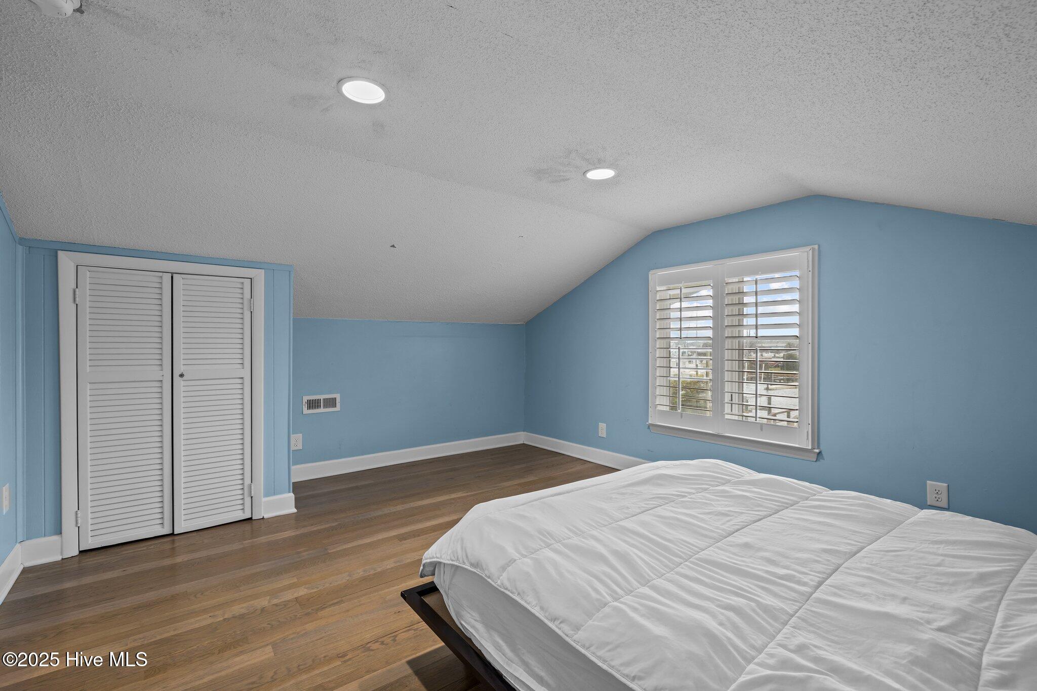 247 Bayview Boulevard Property Photo 17