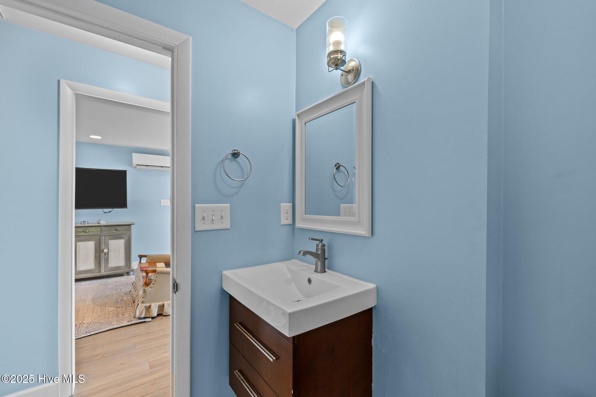 247 Bayview Boulevard Property Photo 30